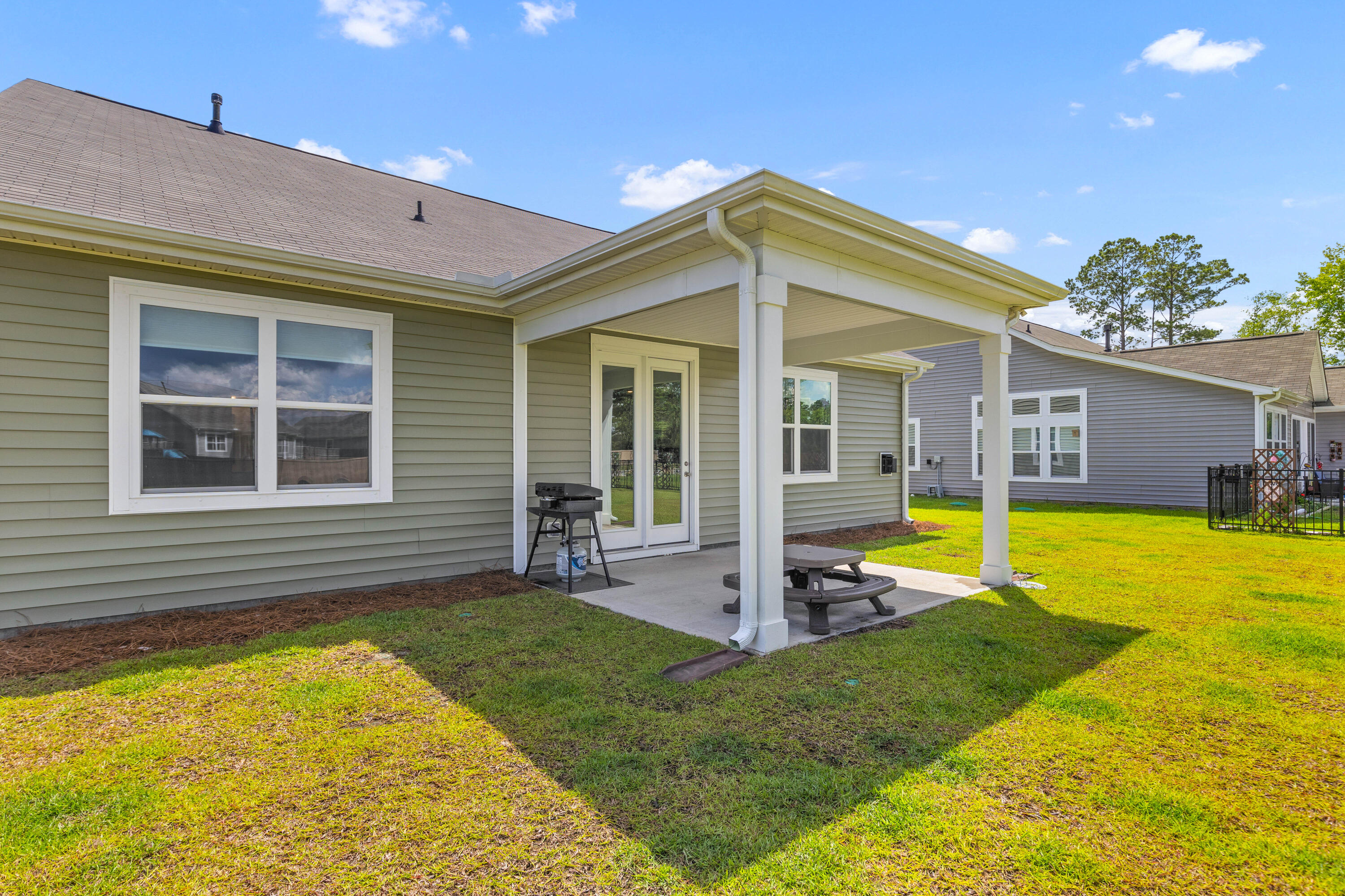 Huger, South Carolina, 29450, United States, 4 Bedrooms Bedrooms, ,2 BathroomsBathrooms,Residential,For Sale,1932638