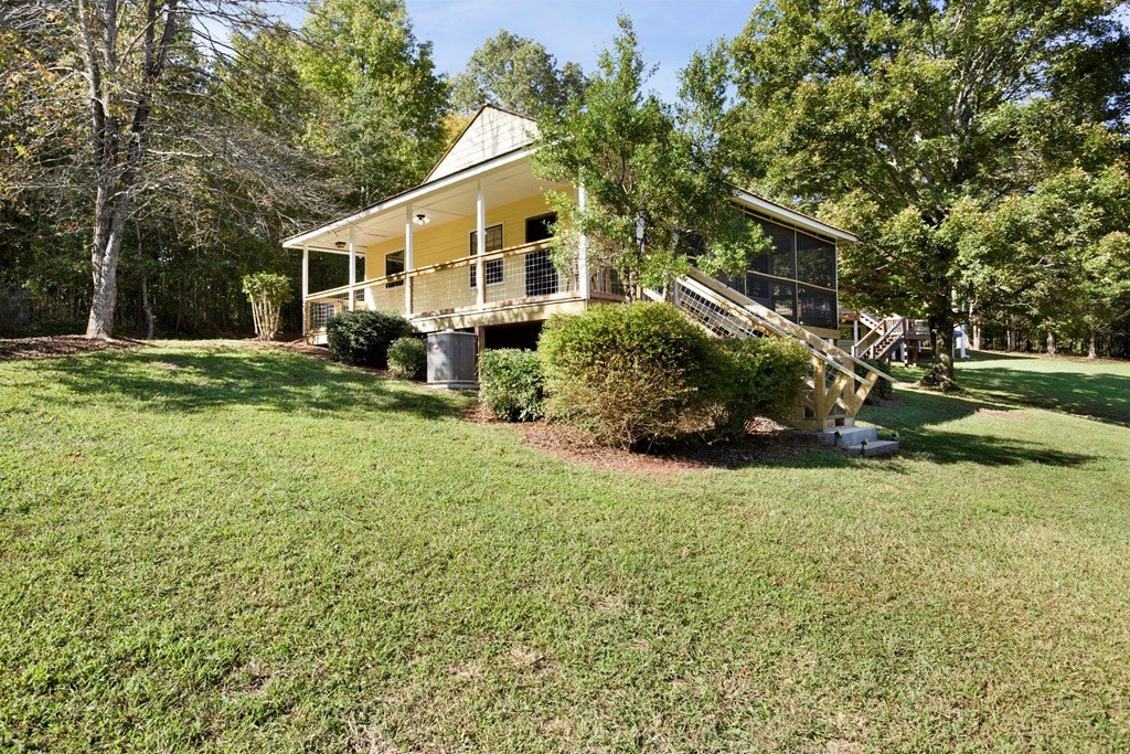 Hiawassee, Georgia, 30546, United States, 2 Bedrooms Bedrooms, ,3 BathroomsBathrooms,Residential,For Sale,1979579