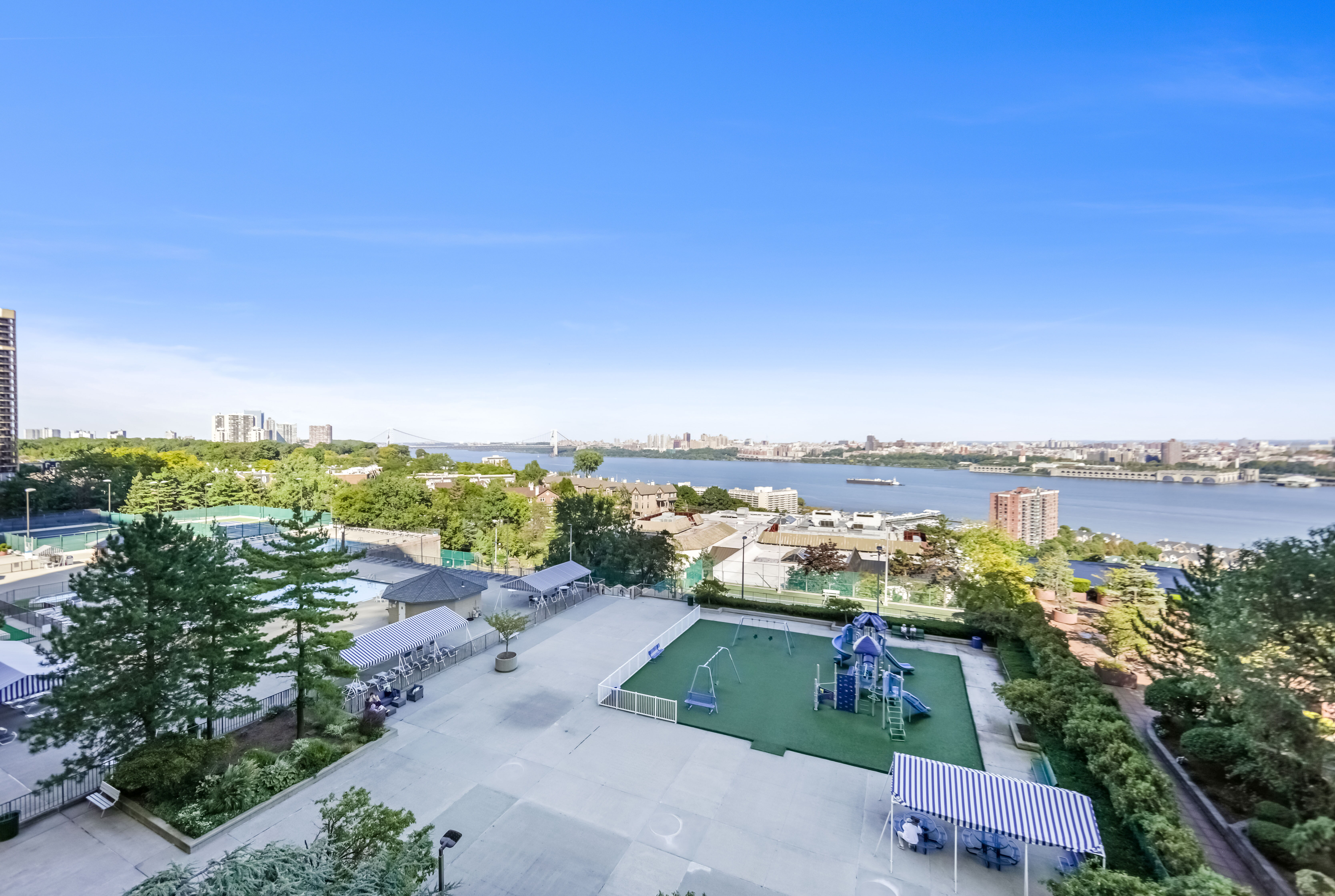 Cliffside Park, New Jersey, 07010, United States, 3 Bedrooms Bedrooms, ,3 BathroomsBathrooms,Residential,For Sale,1978167