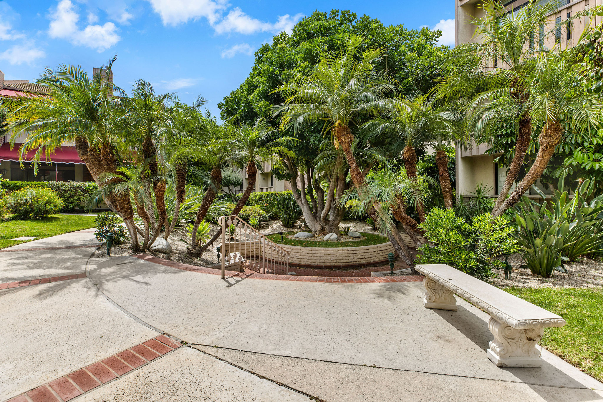  5216 Yarmouth #105 - 物件實景