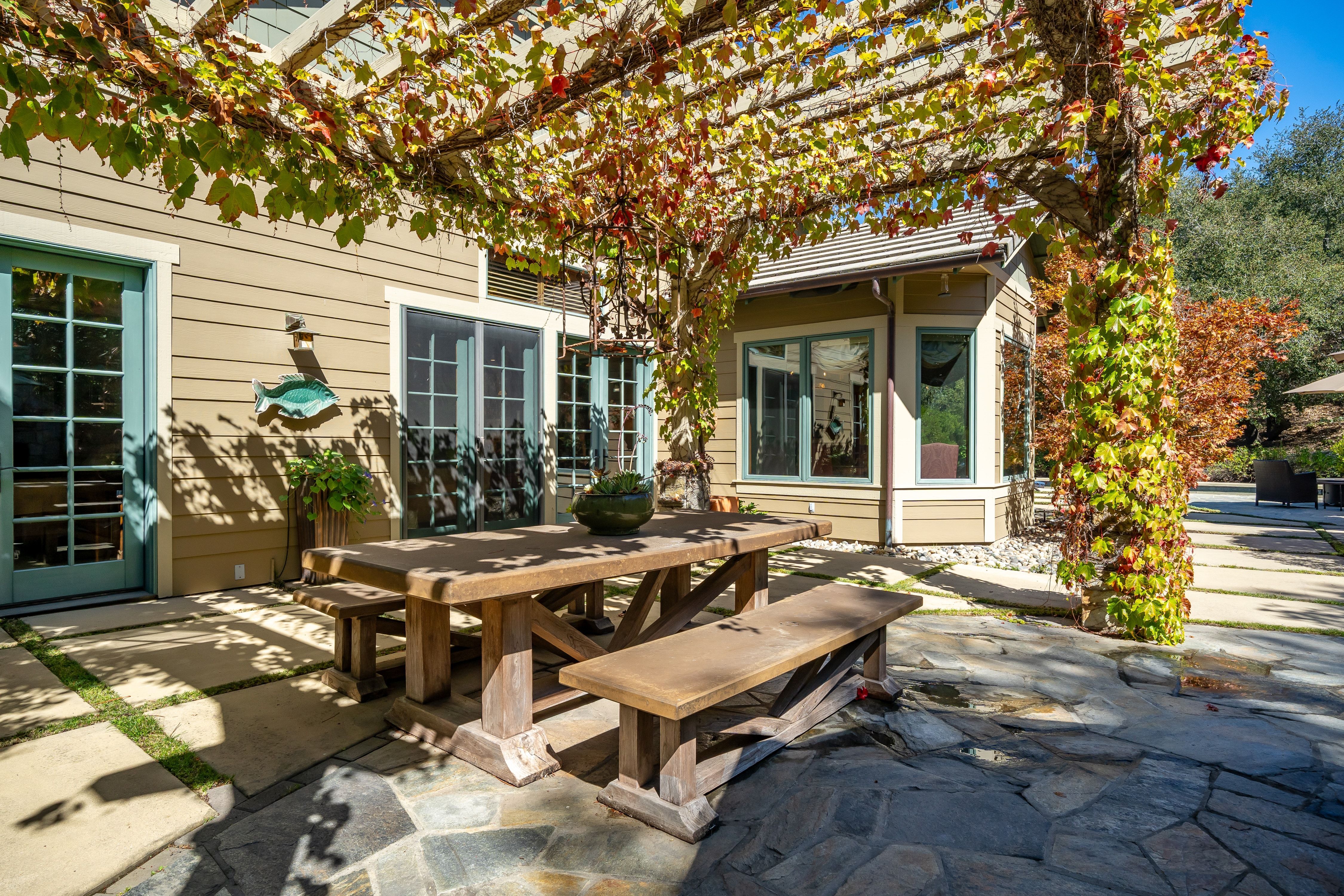  Timeless Craftsman Estate with Resort-Style Outdoor Living - 物件實景