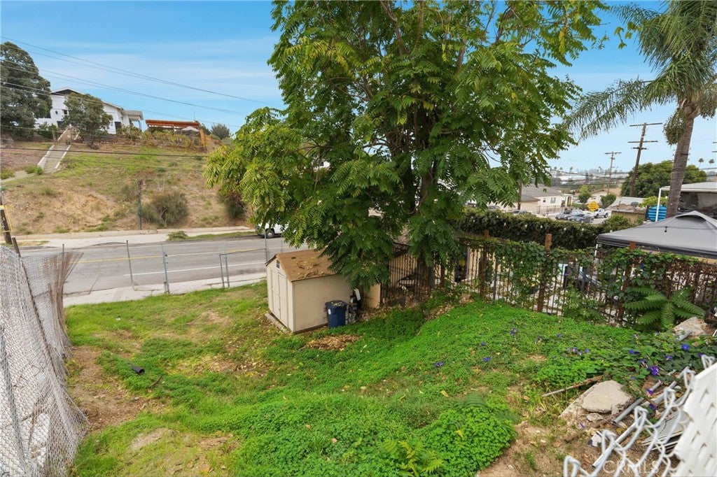 Los Angeles, California, 90063, United States, 2 Bedrooms Bedrooms, ,1 BathroomBathrooms,Residential,For Sale,1990786