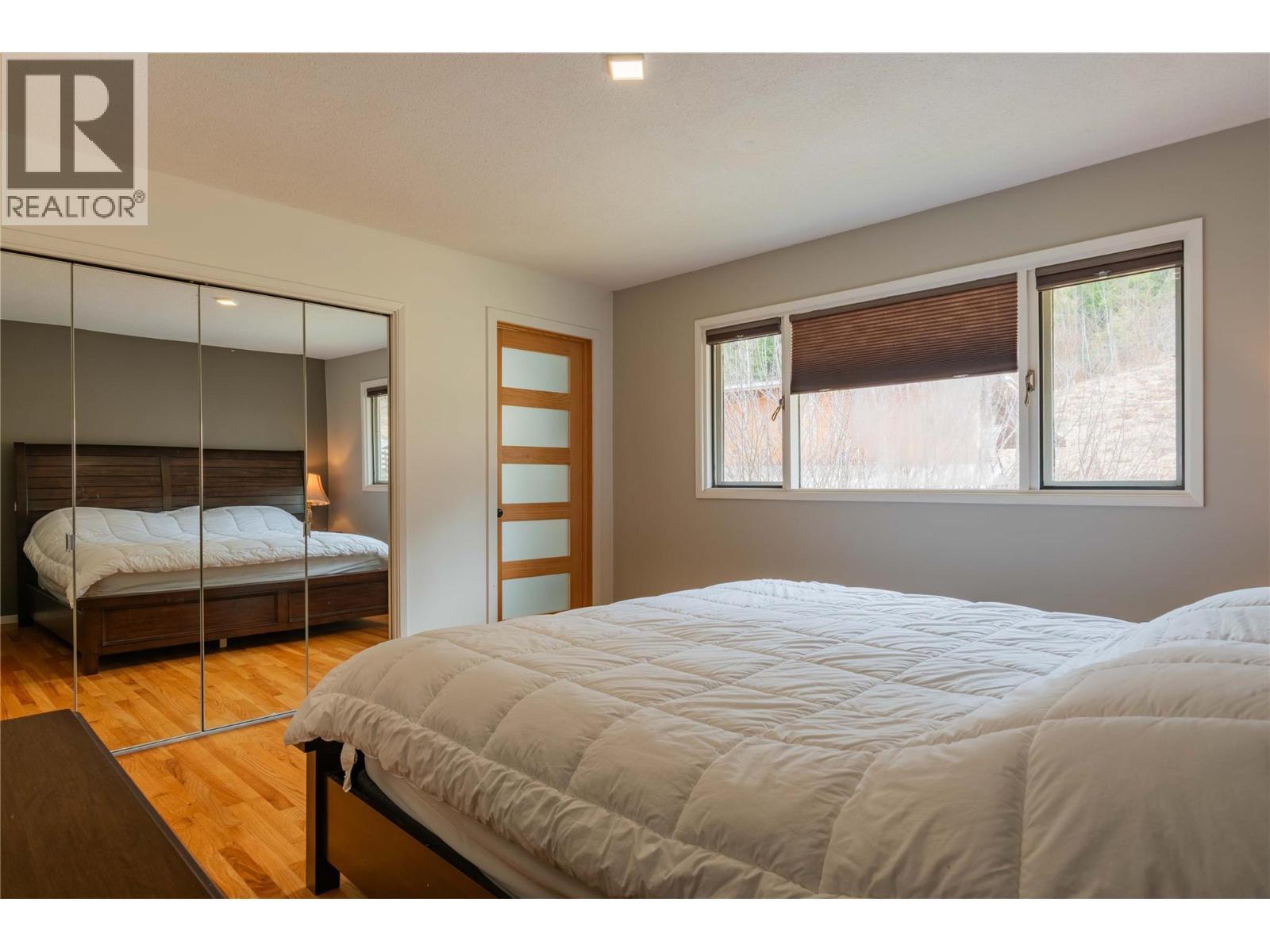 APPLEDALE, British Columbia, V0G 2J0, CA, 5 Bedrooms Bedrooms, ,2 BathroomsBathrooms,Residential,For Sale,1946998