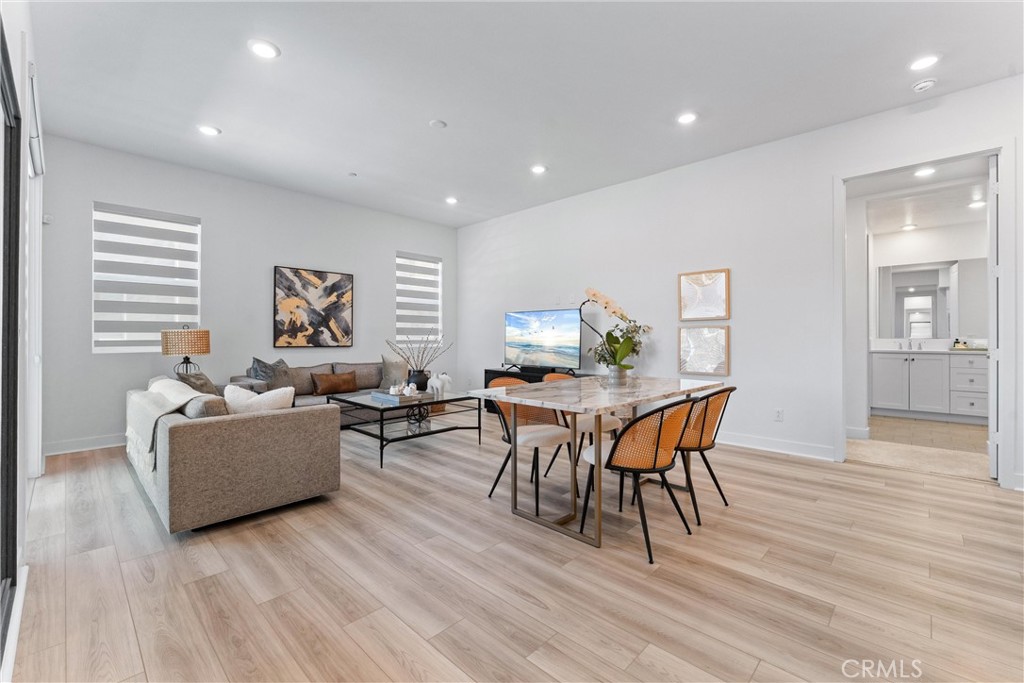 Irvine, California, 92618, United States, 2 Bedrooms Bedrooms, ,2 BathroomsBathrooms,Residential,For Sale,1988212