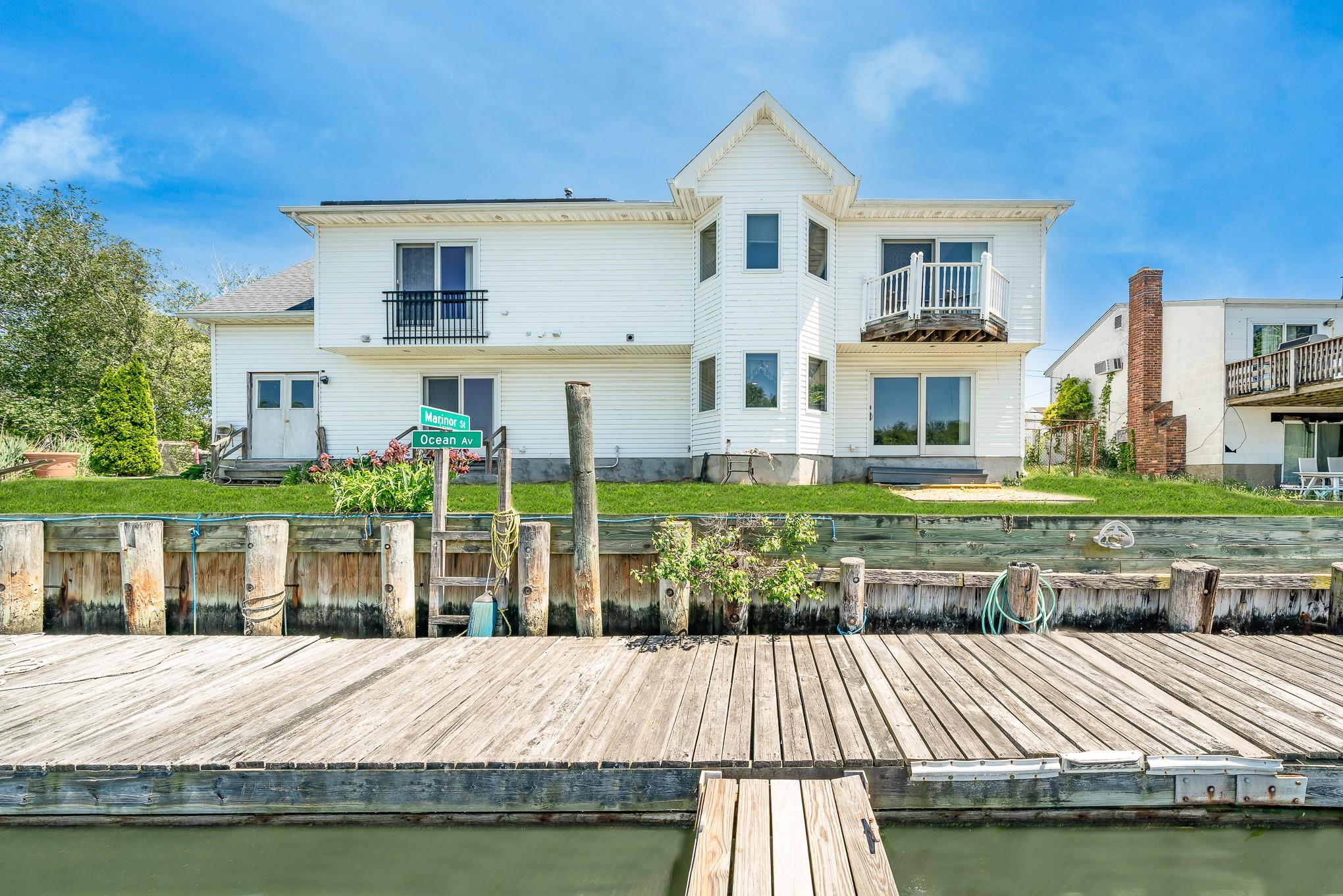Seaford, New York, 11783, United States, 5 Bedrooms Bedrooms, ,3 BathroomsBathrooms,Residential,For Sale,1943505