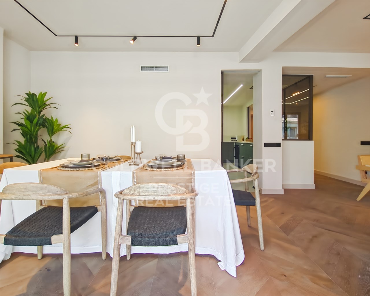 Barcelona, Catalonia, ES, 4 Bedrooms Bedrooms, ,3 BathroomsBathrooms,Residential,For Sale,1805126