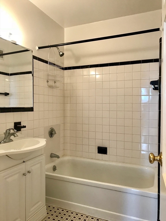 Cambridge, Massachusetts, 02138, United States, 1 Bedroom Bedrooms, ,1 BathroomBathrooms,Residential,For Sale,1918224