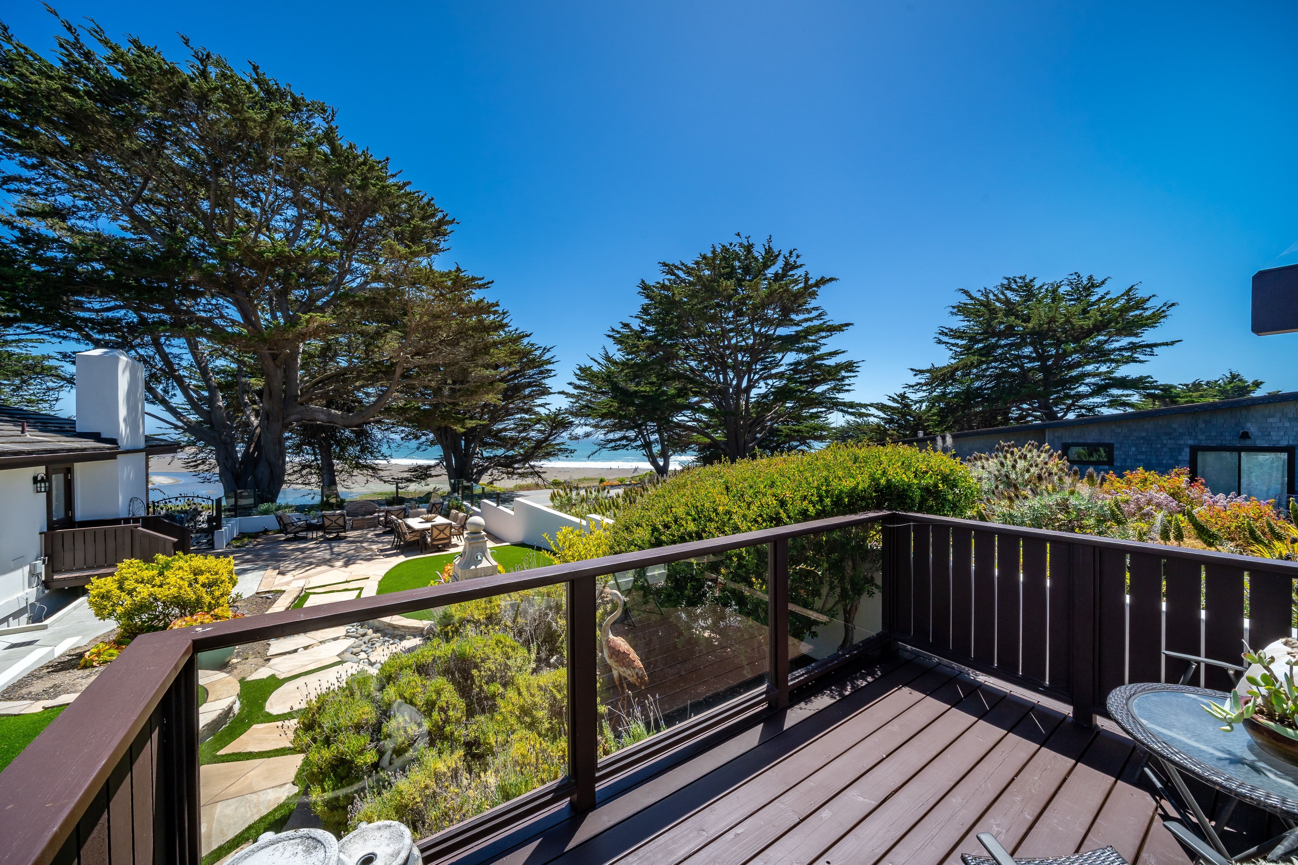 Rare Single-Level Oceanfront Retreat on World-Famous Moonstone Beach - 物件實景