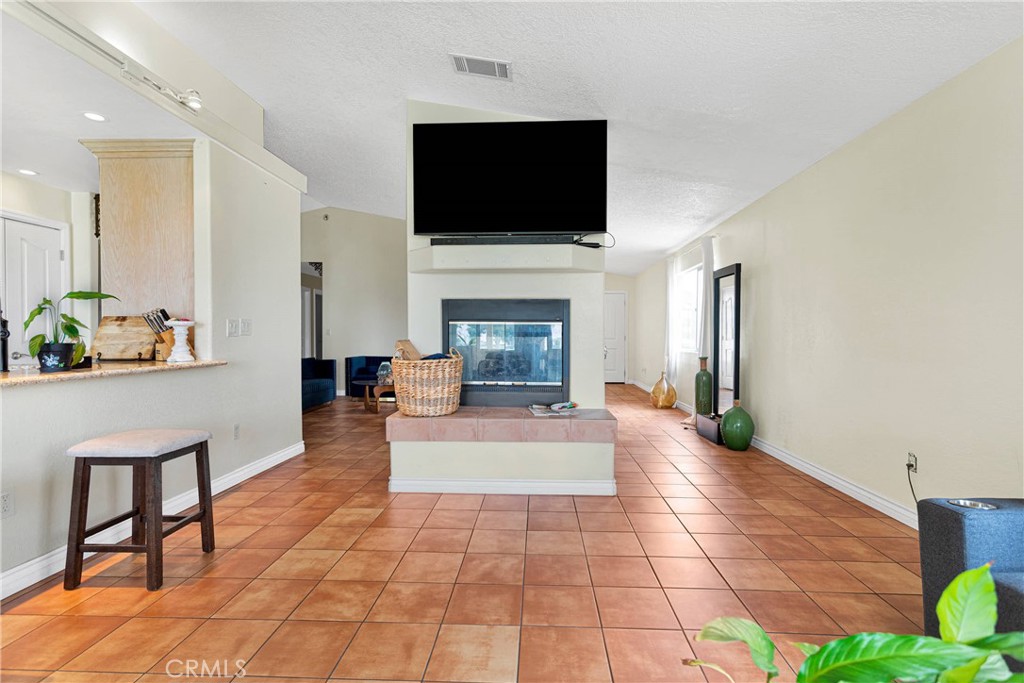 Victorville, California, 92395, United States, 4 Bedrooms Bedrooms, ,2 BathroomsBathrooms,Residential,For Sale,1927294