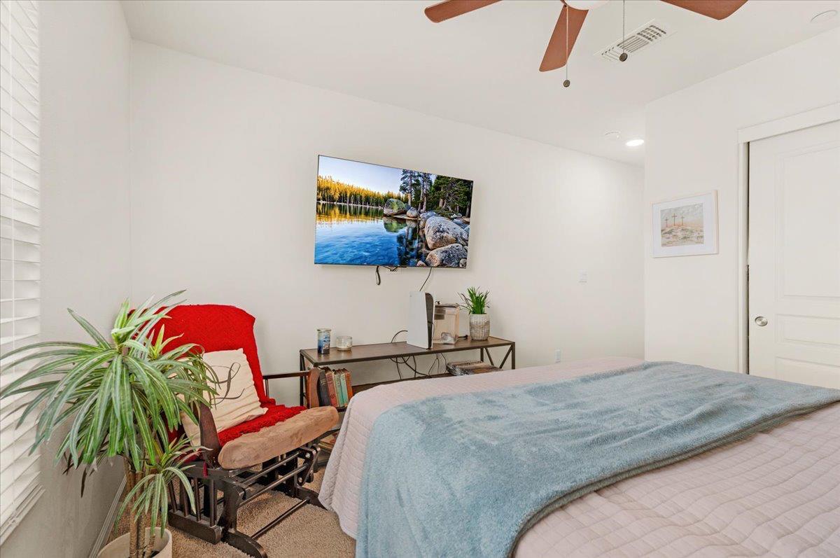 Fresno, California, 93722, United States, 5 Bedrooms Bedrooms, ,3 BathroomsBathrooms,Residential,For Sale,1982186