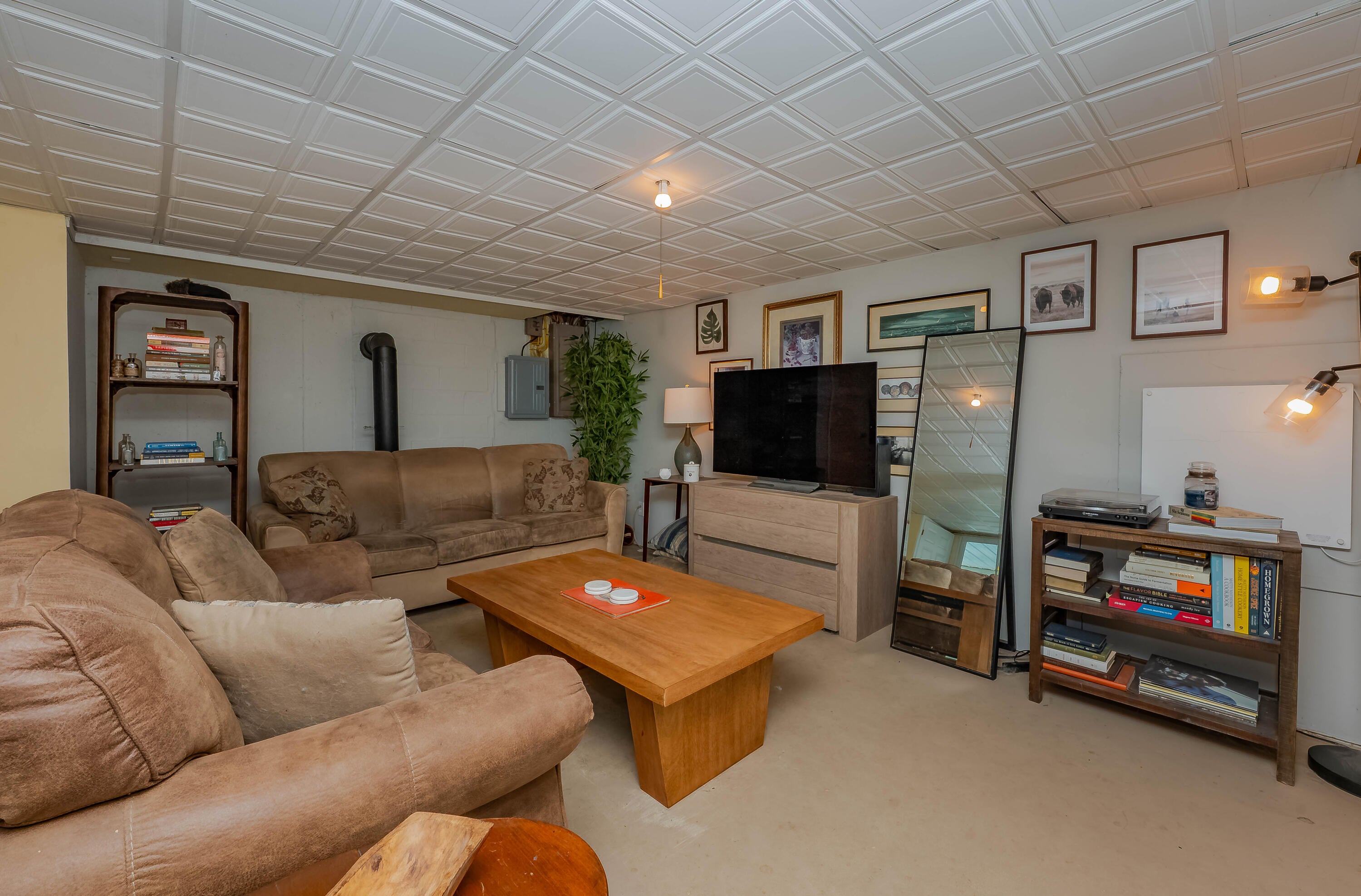 Eliot, Maine, 03903, United States, 2 Bedrooms Bedrooms, ,1 BathroomBathrooms,Residential,For Sale,1887837