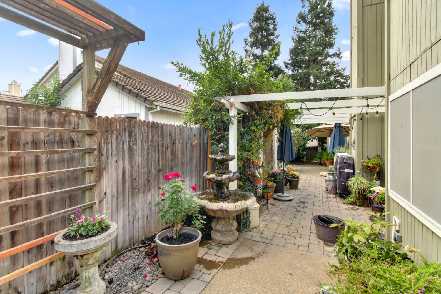 Elk Grove, California, 95624, United States, 4 Bedrooms Bedrooms, ,4 BathroomsBathrooms,Residential,For Sale,1987629