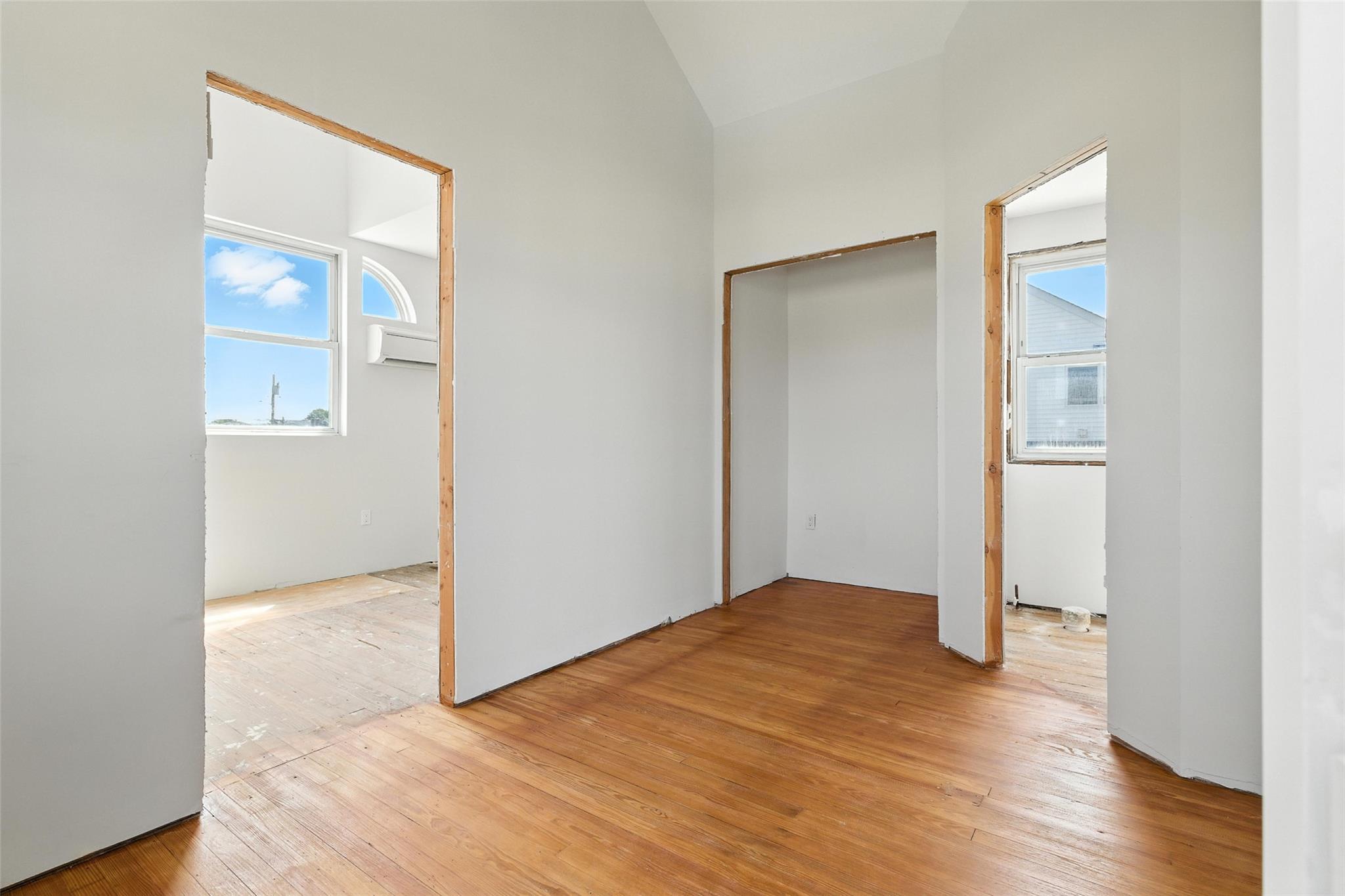 Seaford, New York, 11783, United States, 3 Bedrooms Bedrooms, ,2 BathroomsBathrooms,Residential,For Sale,1908312
