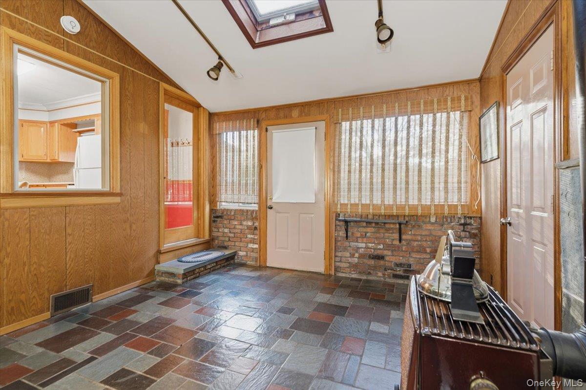 Ronkonkoma, New York, 11779, United States, 3 Bedrooms Bedrooms, ,1 BathroomBathrooms,Residential,For Sale,1991403