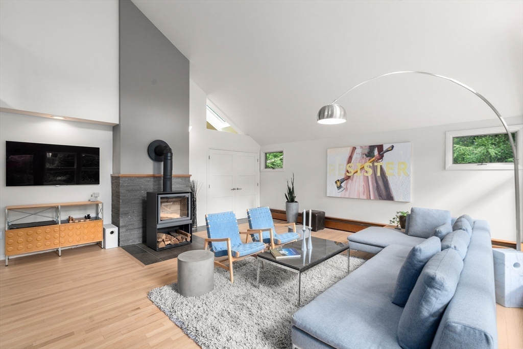 Brookline, Massachusetts, 02467, United States, 3 Bedrooms Bedrooms, ,3 BathroomsBathrooms,Residential,For Sale,1941652