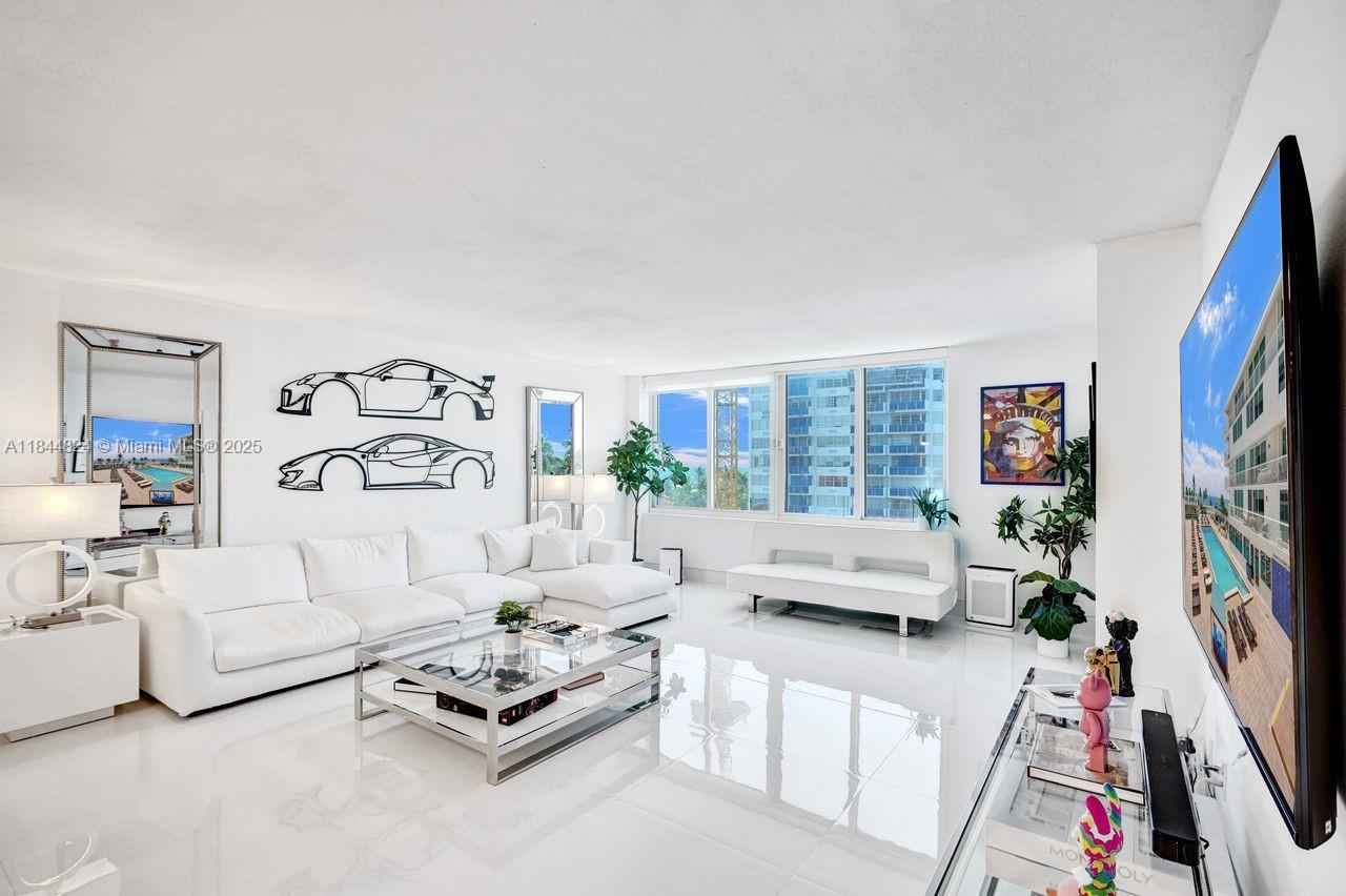 Miami Beach, Florida, 33140, United States, 2 Bedrooms Bedrooms, ,2 BathroomsBathrooms,Residential,For Sale,1907314