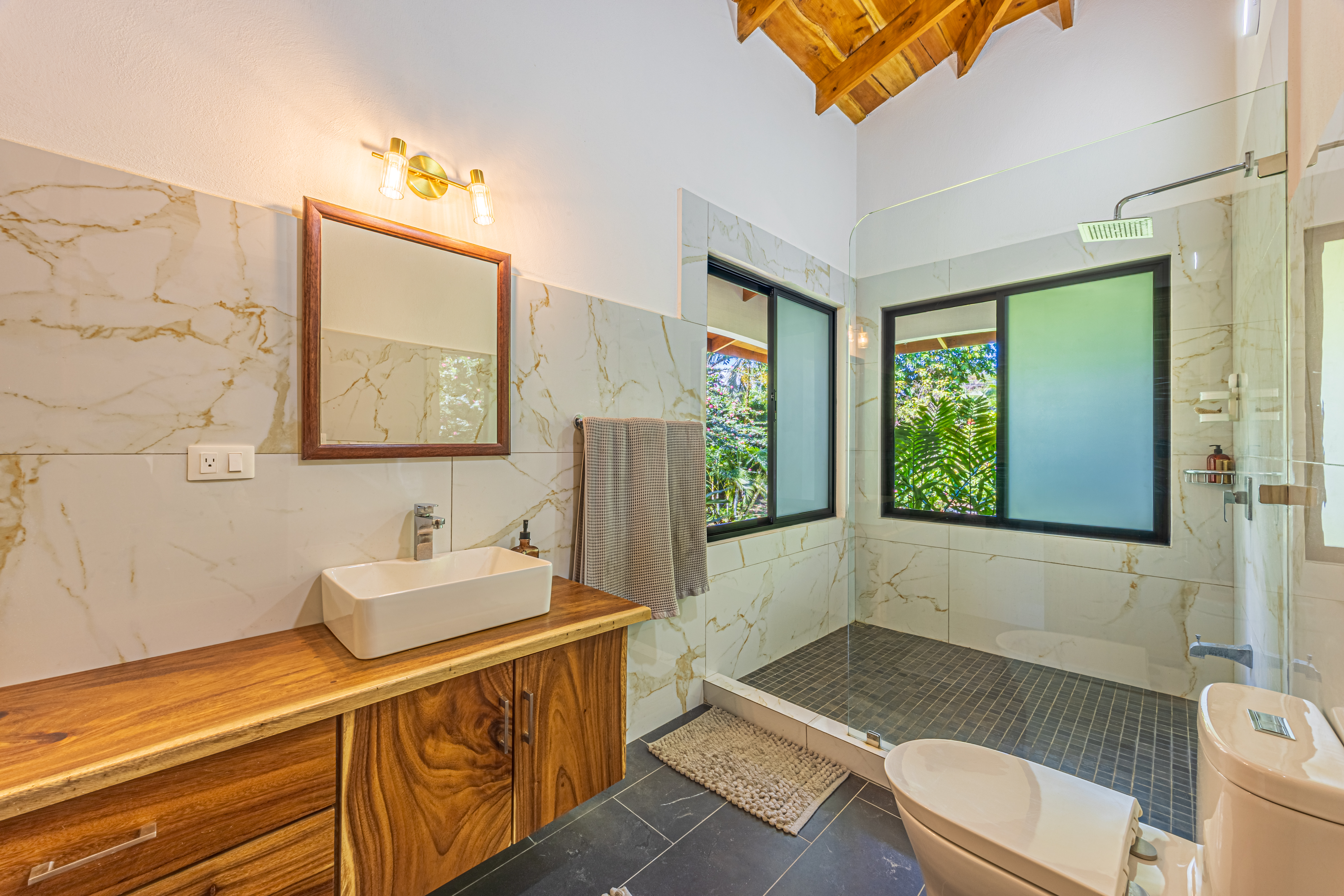 Ojochal, Puntarenas, CR, 4 Bedrooms Bedrooms, ,2 BathroomsBathrooms,Residential,For Sale,1721935