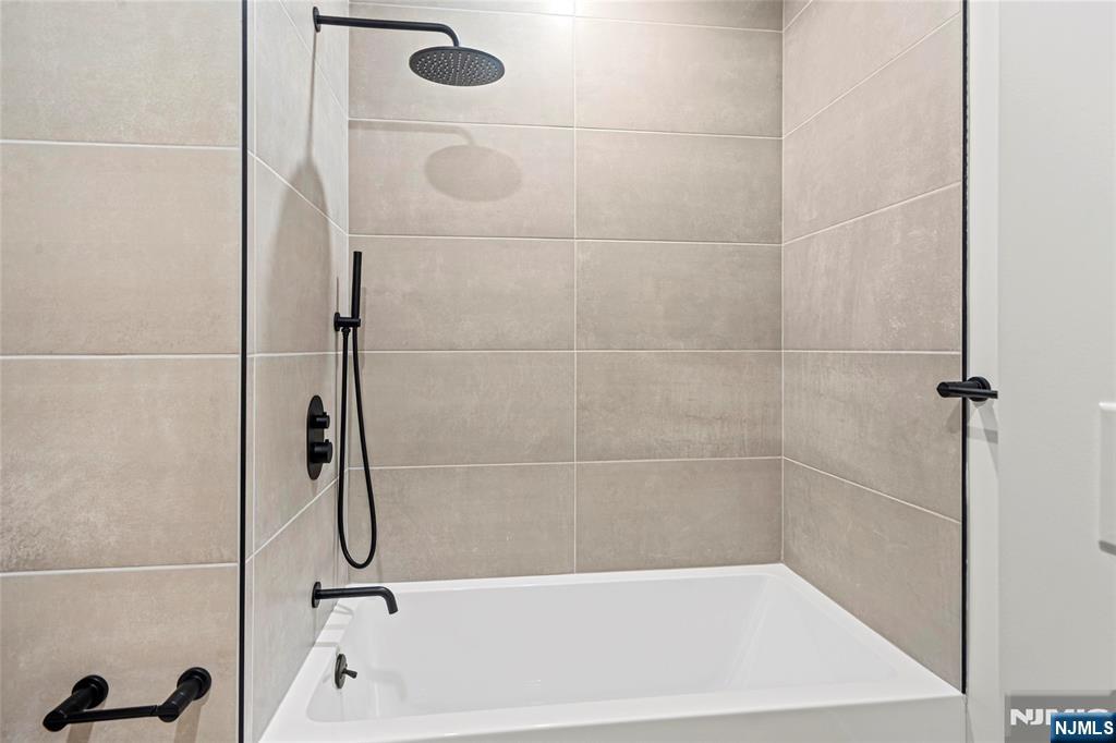 Jersey City, New Jersey, 07307, United States, 3 Bedrooms Bedrooms, ,3 BathroomsBathrooms,Residential,For Sale,2002133