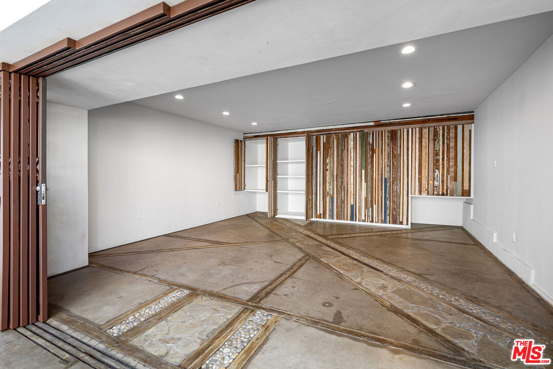 Los Angeles, California, 90069, United States, 4 Bedrooms Bedrooms, ,4 BathroomsBathrooms,Residential,For Sale,1911596