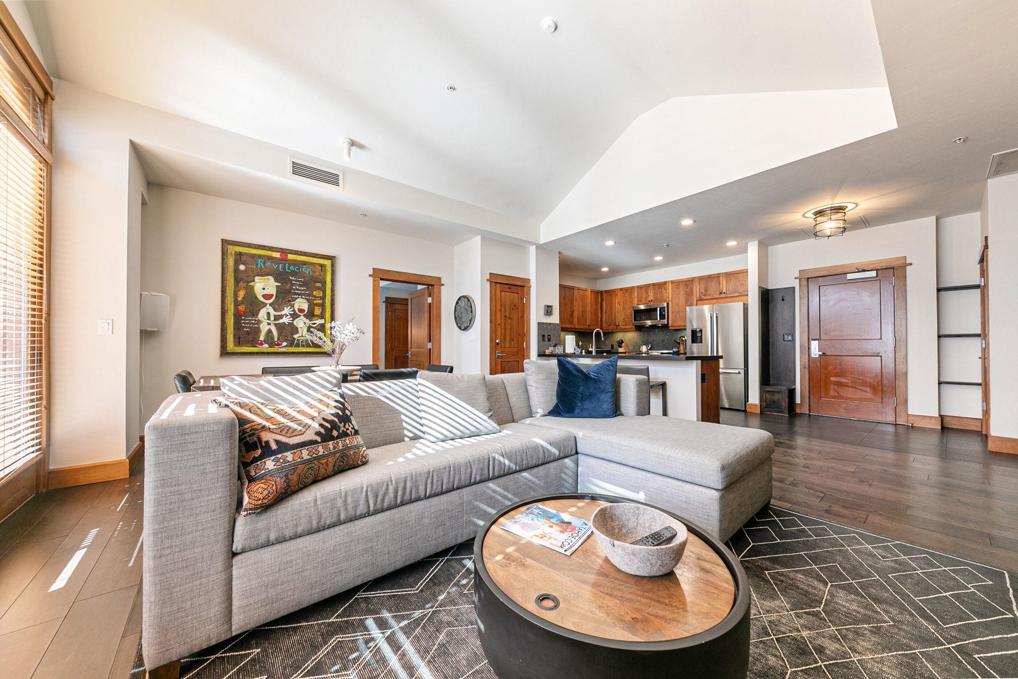 Truckee, California, 96161, United States, 2 Bedrooms Bedrooms, ,2 BathroomsBathrooms,Residential,For Sale,1999045