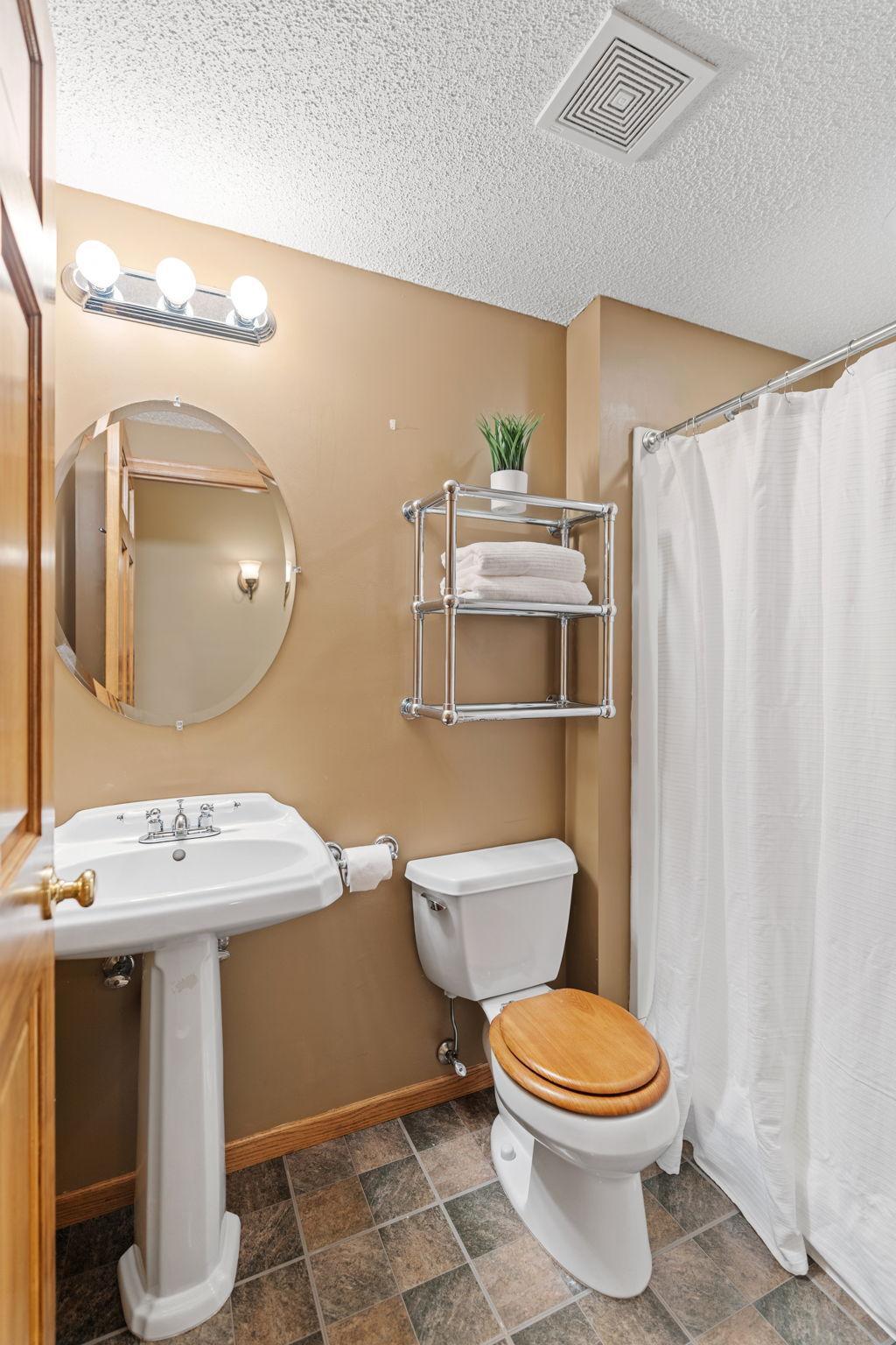 Eagan, Minnesota, 55123, United States, 4 Bedrooms Bedrooms, ,3 BathroomsBathrooms,Residential,For Sale,1905951