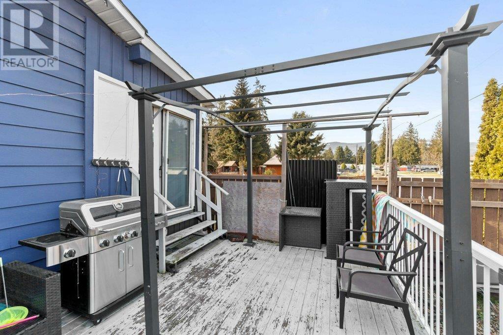 SICAMOUS, British Columbia, V0E 2V0, CA, 4 Bedrooms Bedrooms, ,2 BathroomsBathrooms,Residential,For Sale,1838473