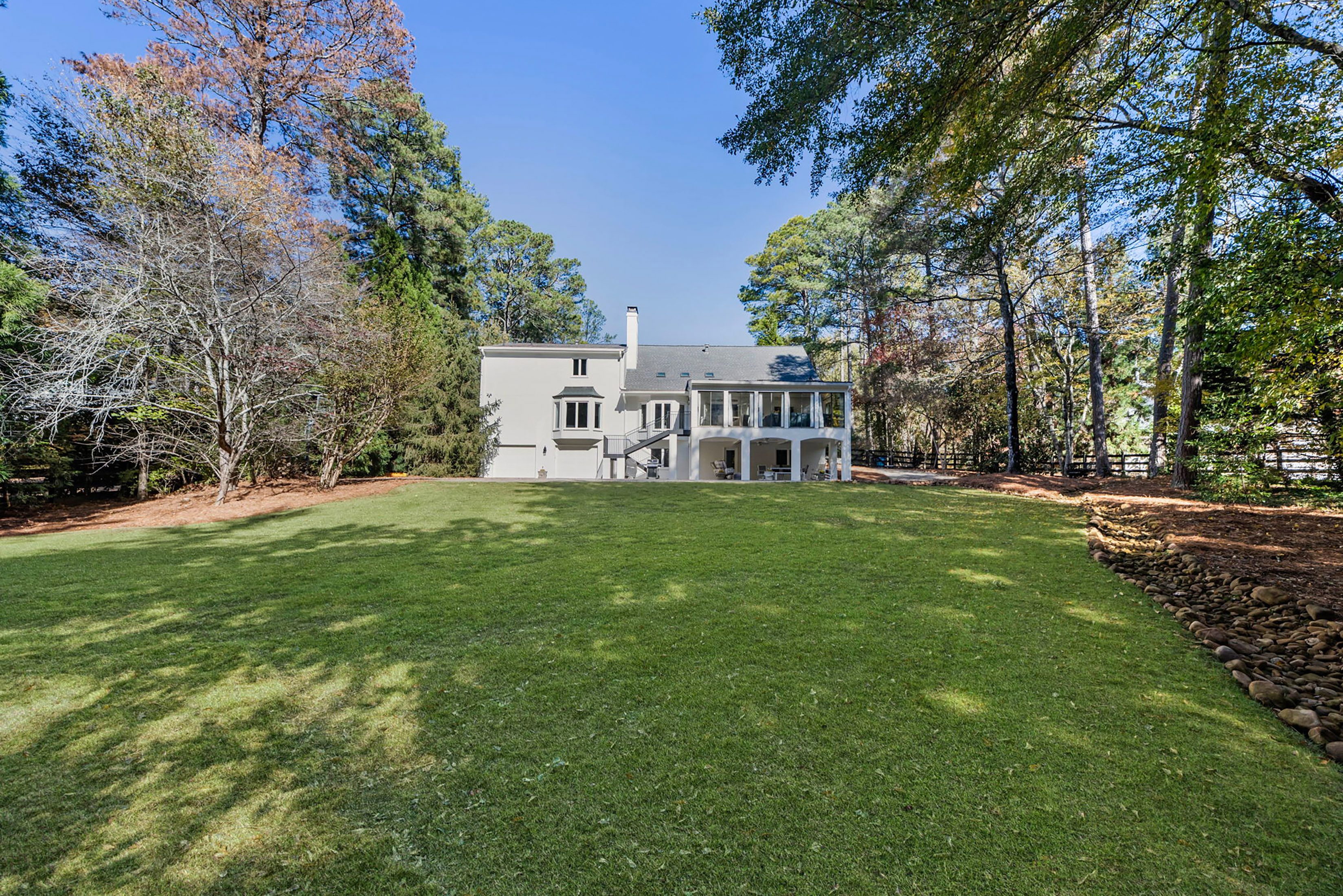  Gated One-Acre Estate Near Downtown Alpharetta and Crabapple - 物件實景