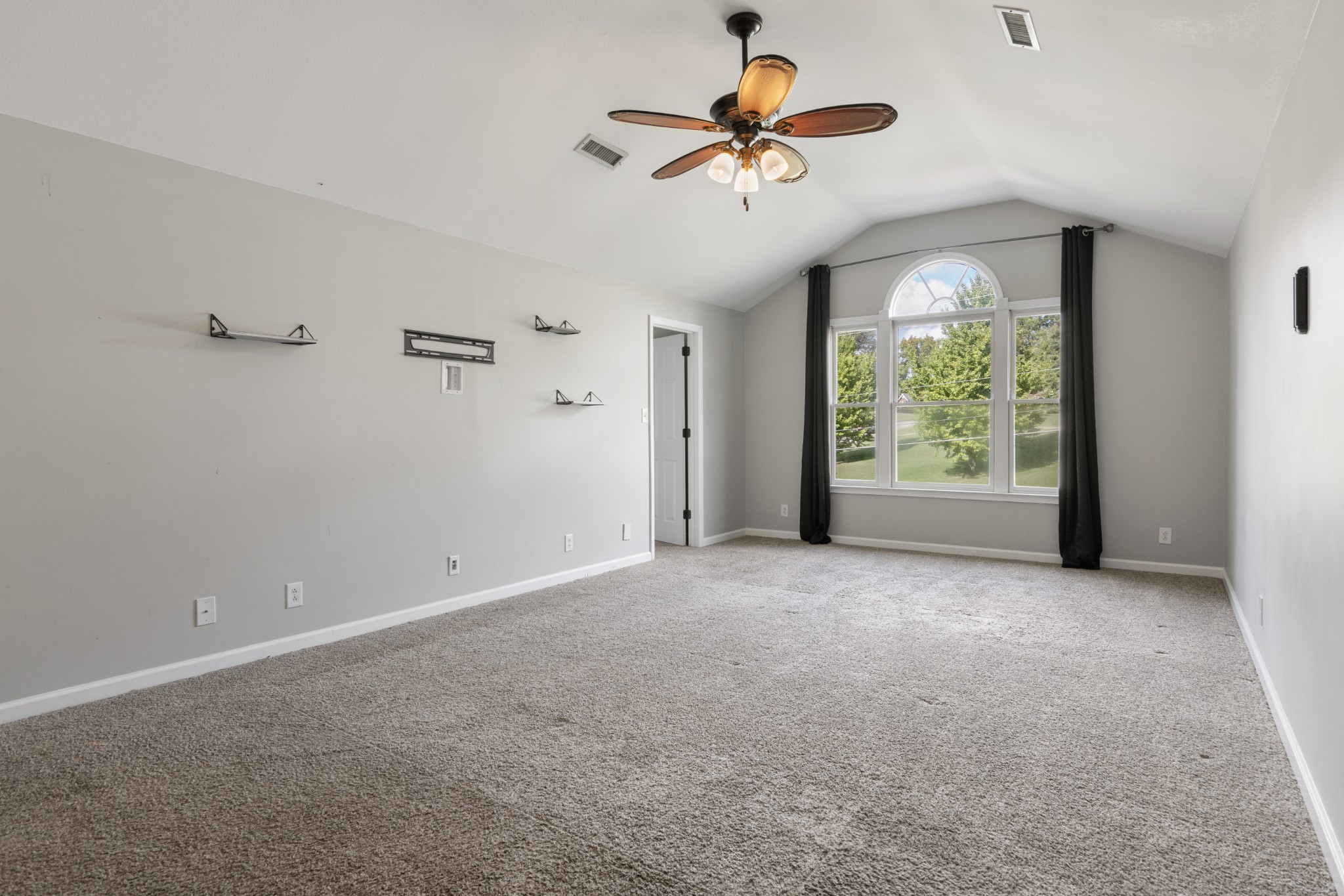 Clarksville, Tennessee, 37043, United States, 3 Bedrooms Bedrooms, ,3 BathroomsBathrooms,Residential,For Sale,1978021