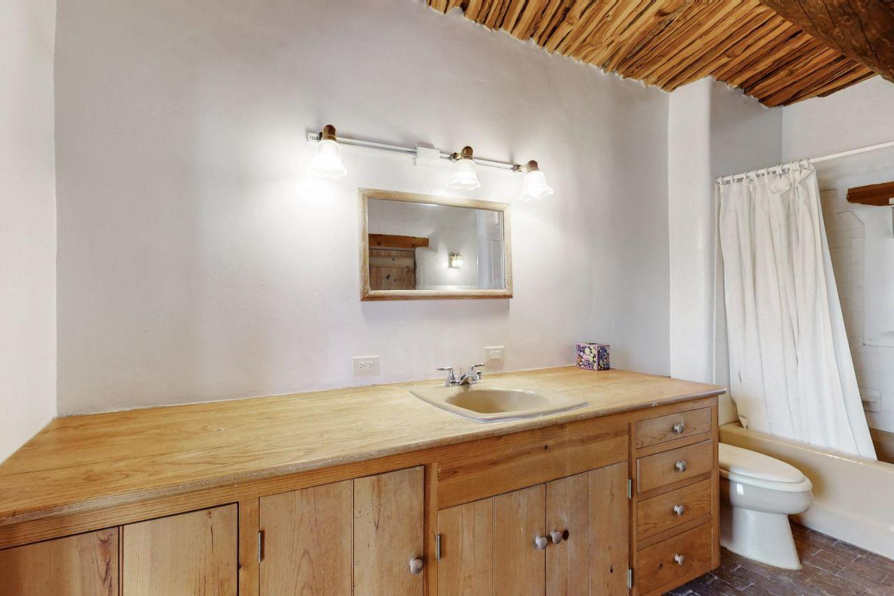 Espanola, New Mexico, 87532, United States, 5 Bedrooms Bedrooms, ,3 BathroomsBathrooms,Residential,For Sale,1762184