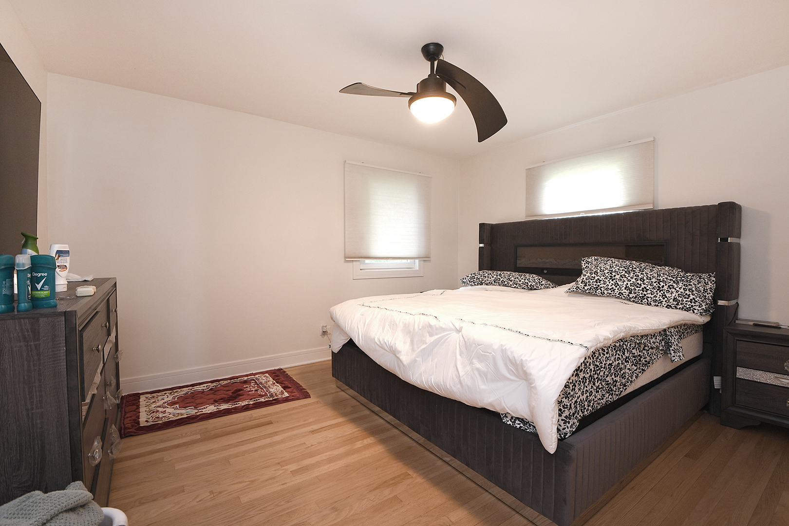Downers Grove, Illinois, 60516, United States, 3 Bedrooms Bedrooms, ,2 BathroomsBathrooms,Residential,For Sale,1930940