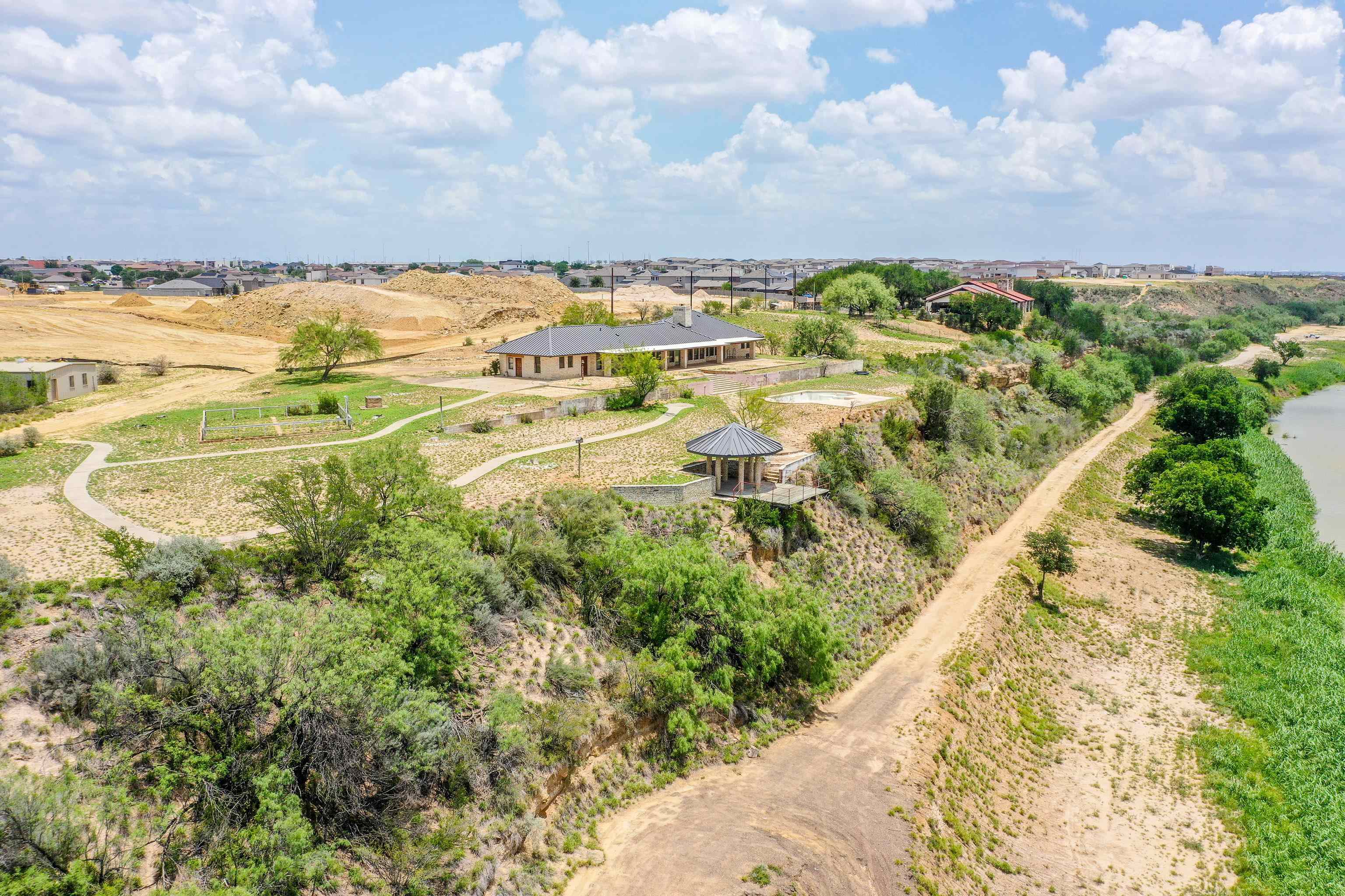 LAREDO, Texas, 78040, United States, 3 Bedrooms Bedrooms, ,3 BathroomsBathrooms,Residential,For Sale,1868916