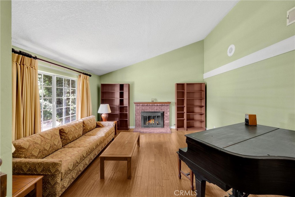 Upland, California, 91786, United States, 5 Bedrooms Bedrooms, ,2 BathroomsBathrooms,Residential,For Sale,1927860