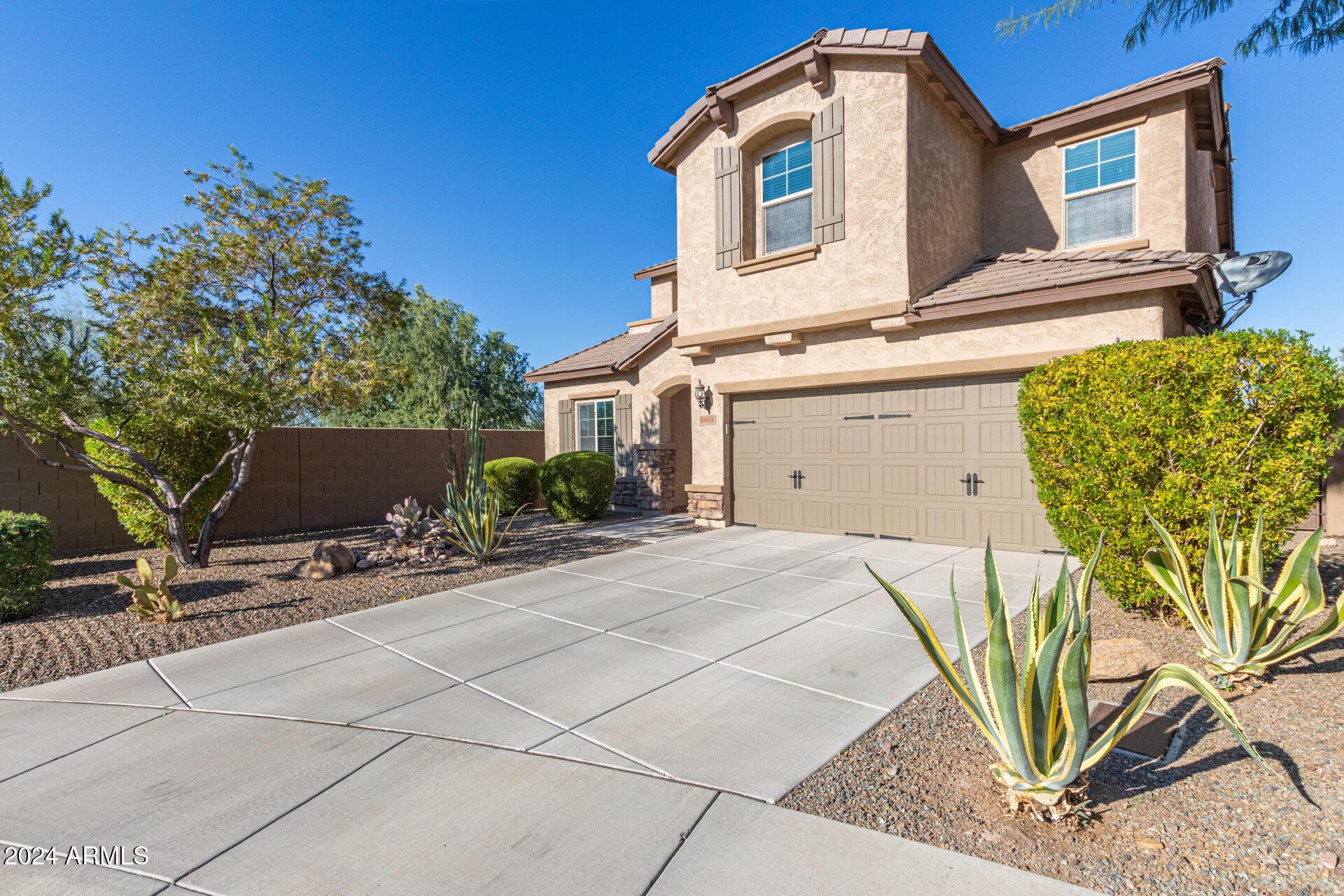 Phoenix, Arizona, 85085, United States, 3 Bedrooms Bedrooms, ,4 BathroomsBathrooms,Residential,For Sale,1921269
