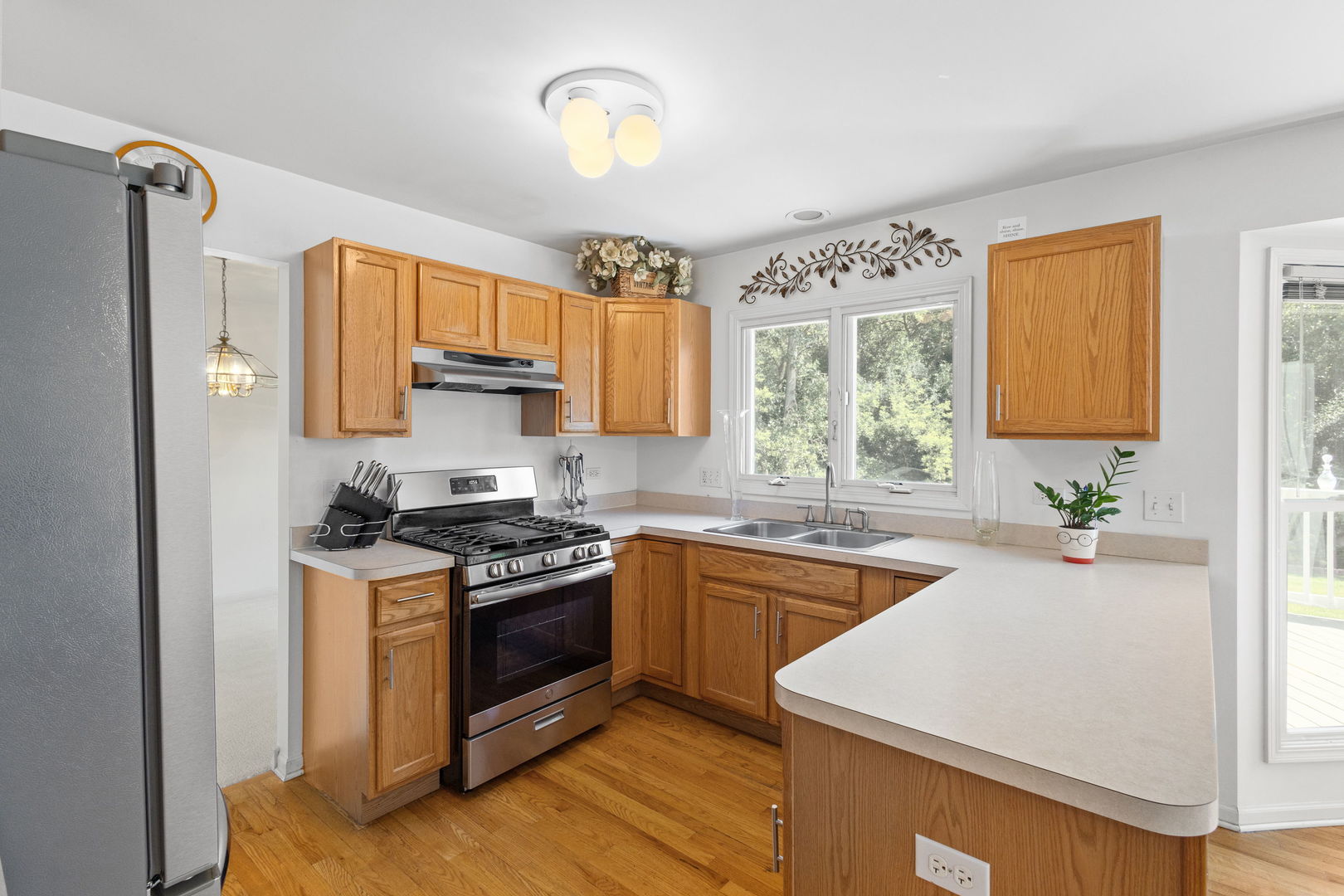 West Chicago, Illinois, 60185, United States, 4 Bedrooms Bedrooms, ,3 BathroomsBathrooms,Residential,For Sale,1918236