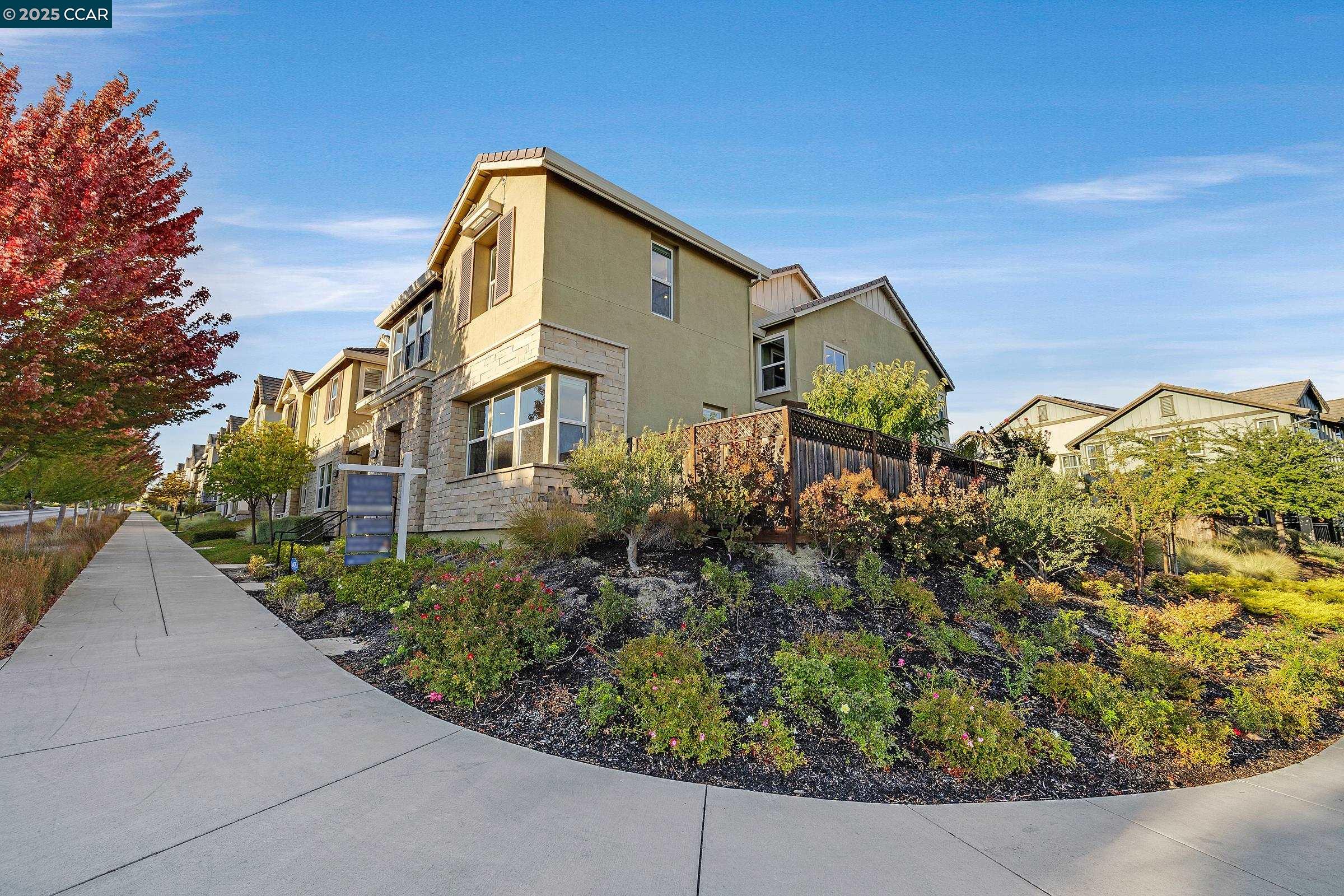 Dublin, California, 94568, United States, 4 Bedrooms Bedrooms, ,3 BathroomsBathrooms,Residential,For Sale,1949817