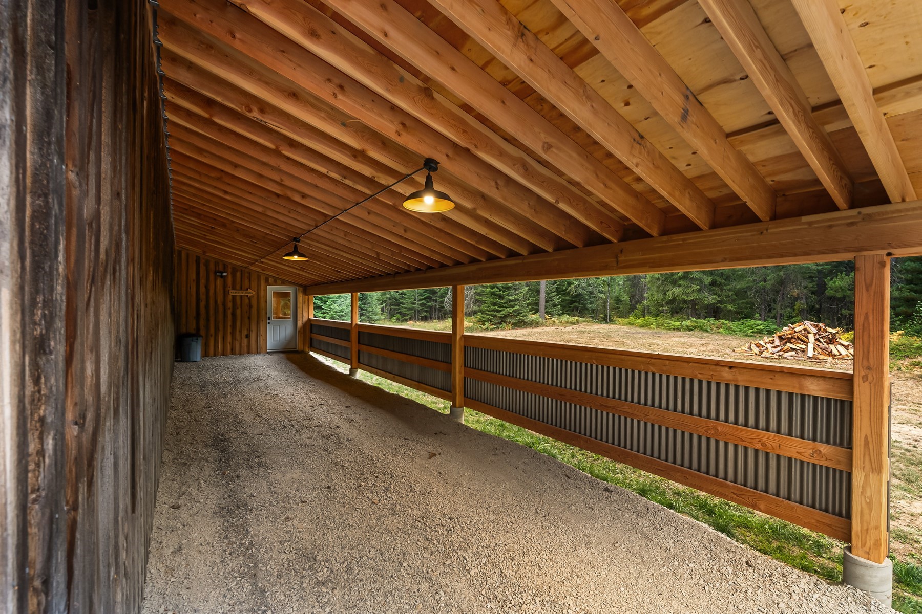  Riverfront Estate Ranch Property - 物件實景