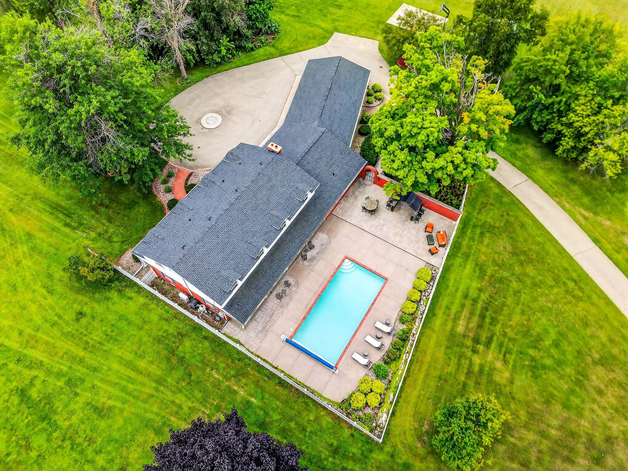 Hortonville, Wisconsin, 54944-9435, United States, 5 Bedrooms Bedrooms, ,4 BathroomsBathrooms,Residential,For Sale,1977478