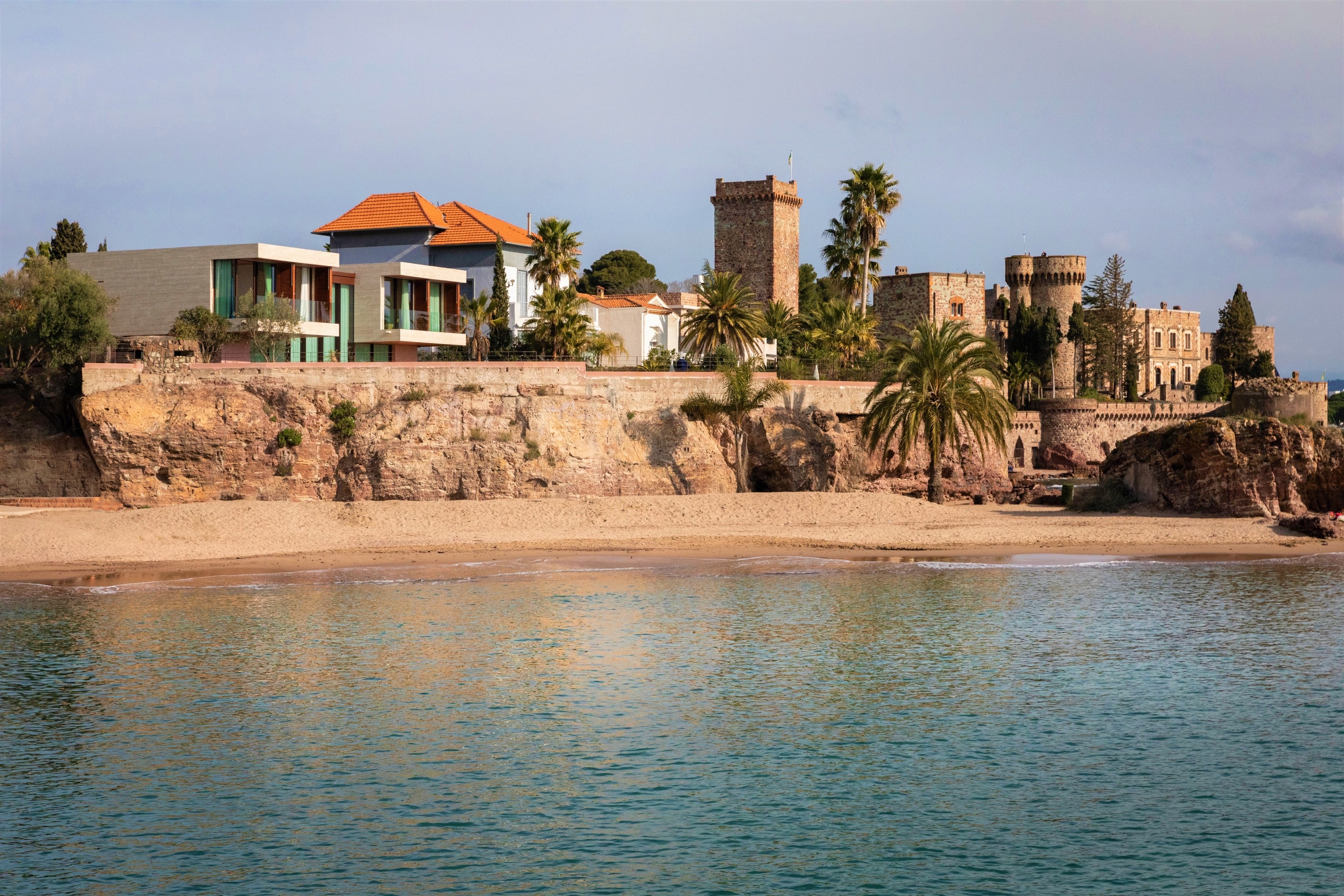  Mandelieu-la-Napoule, contemporary seafront villa with pool and Mediterranean v… - 物件實景