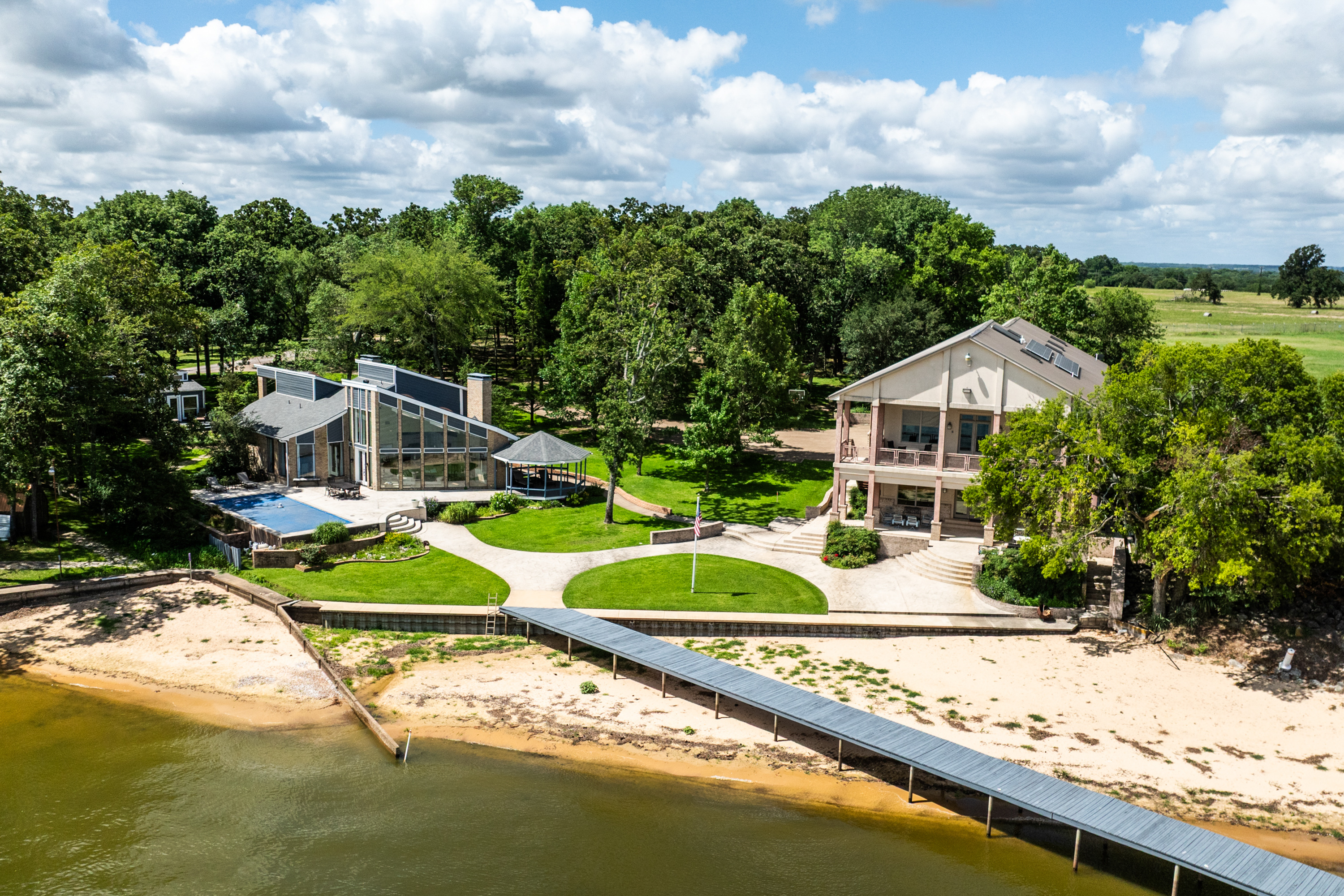  Waterfront Compound on 3.746 Acres at Cedar Creek Lake - 物件實景