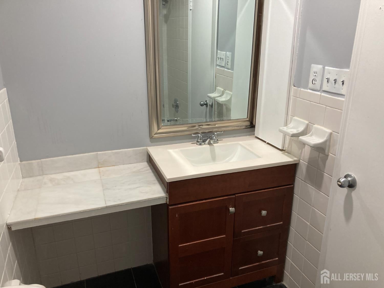 North Brunswick, New Jersey, 08902, United States, 3 Bedrooms Bedrooms, ,2 BathroomsBathrooms,Residential,For Sale,1999515