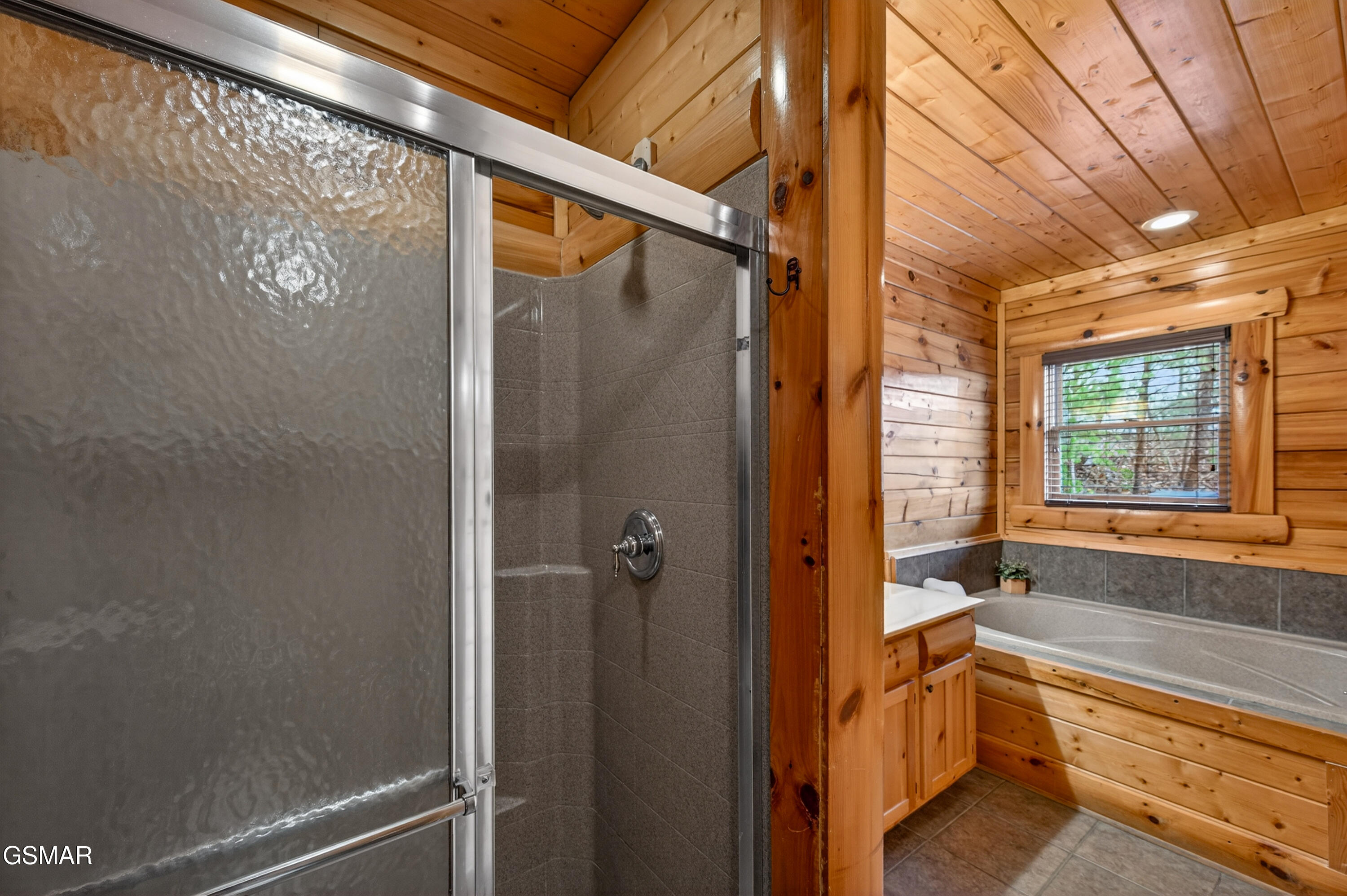 Sevierville, Tennessee, 37862, United States, 3 Bedrooms Bedrooms, ,5 BathroomsBathrooms,Residential,For Sale,2021105