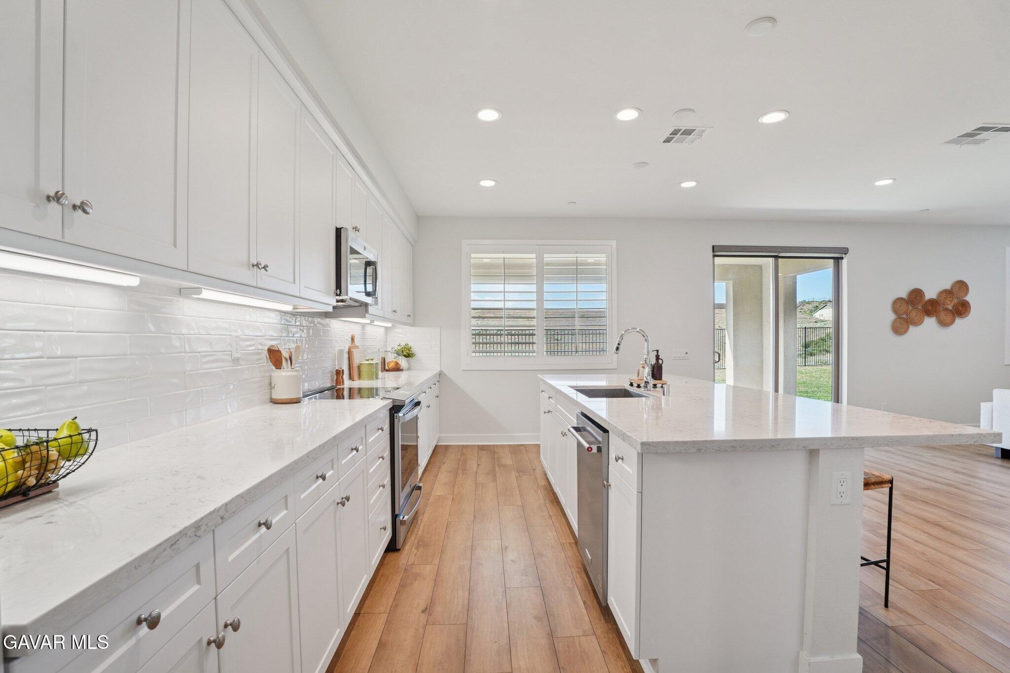 Palmdale, California, 93551, United States, 4 Bedrooms Bedrooms, ,4 BathroomsBathrooms,Residential,For Sale,2033193