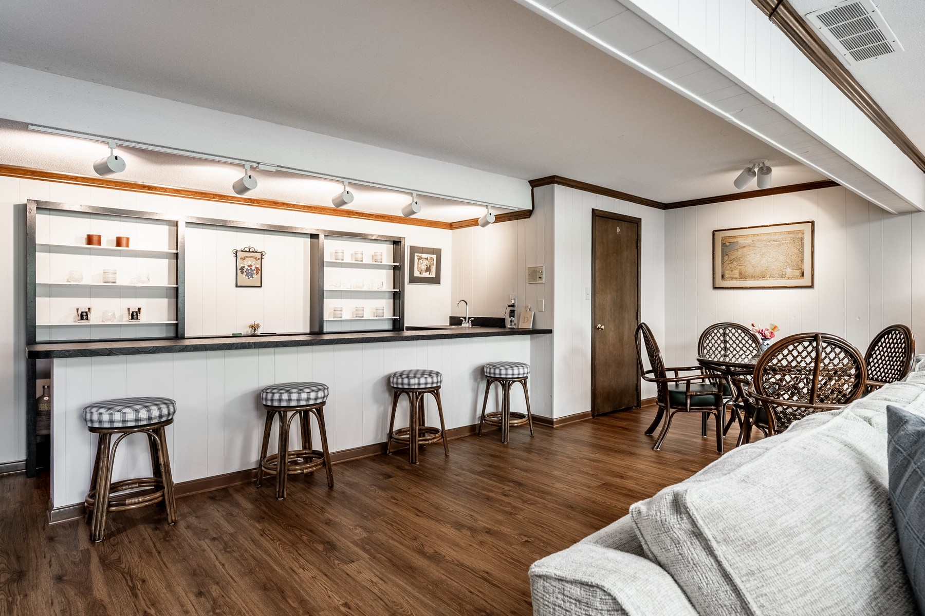  Exceptional Four Bedroom Home Set Along a Winding Creek - 物件實景