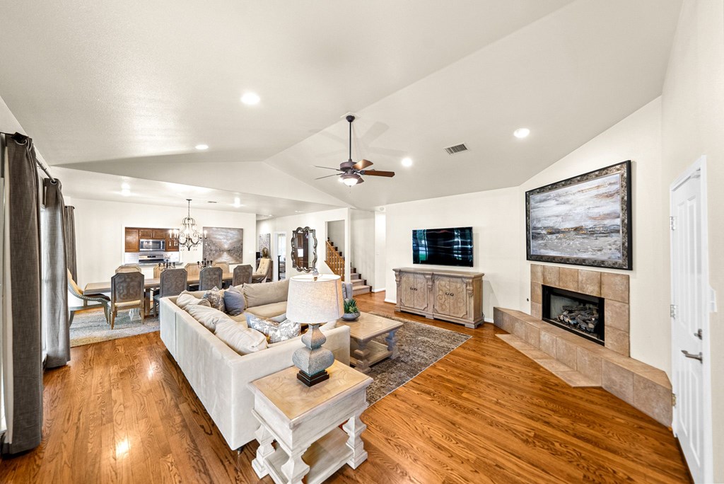 Fredericksburg, Texas, 78624, United States, 6 Bedrooms Bedrooms, ,6 BathroomsBathrooms,Residential,For Sale,2048440