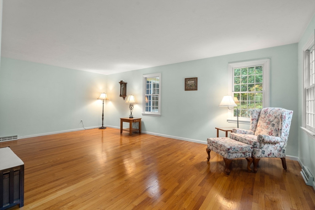 Marlborough, Massachusetts, 01752, United States, 4 Bedrooms Bedrooms, ,3 BathroomsBathrooms,Residential,For Sale,1995597