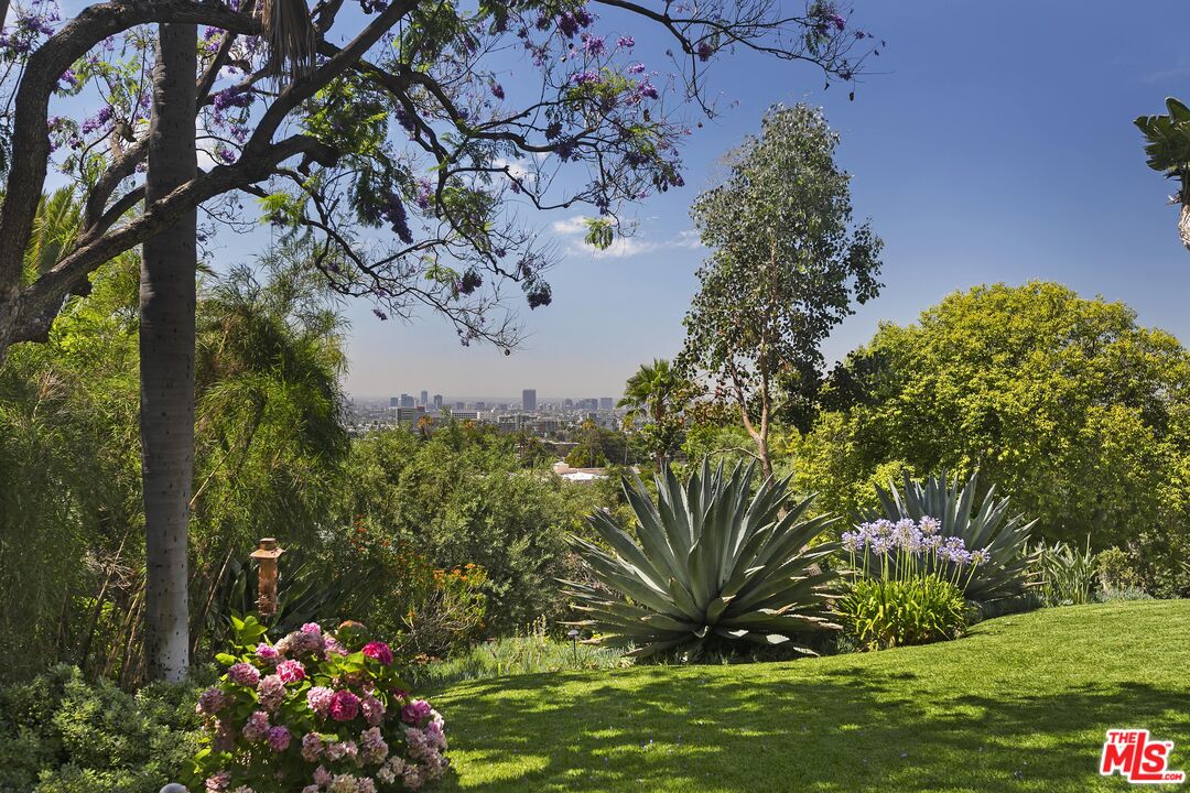 Los Angeles, California, 90027, United States, 6 Bedrooms Bedrooms, ,11 BathroomsBathrooms,Residential,For Sale,1695736