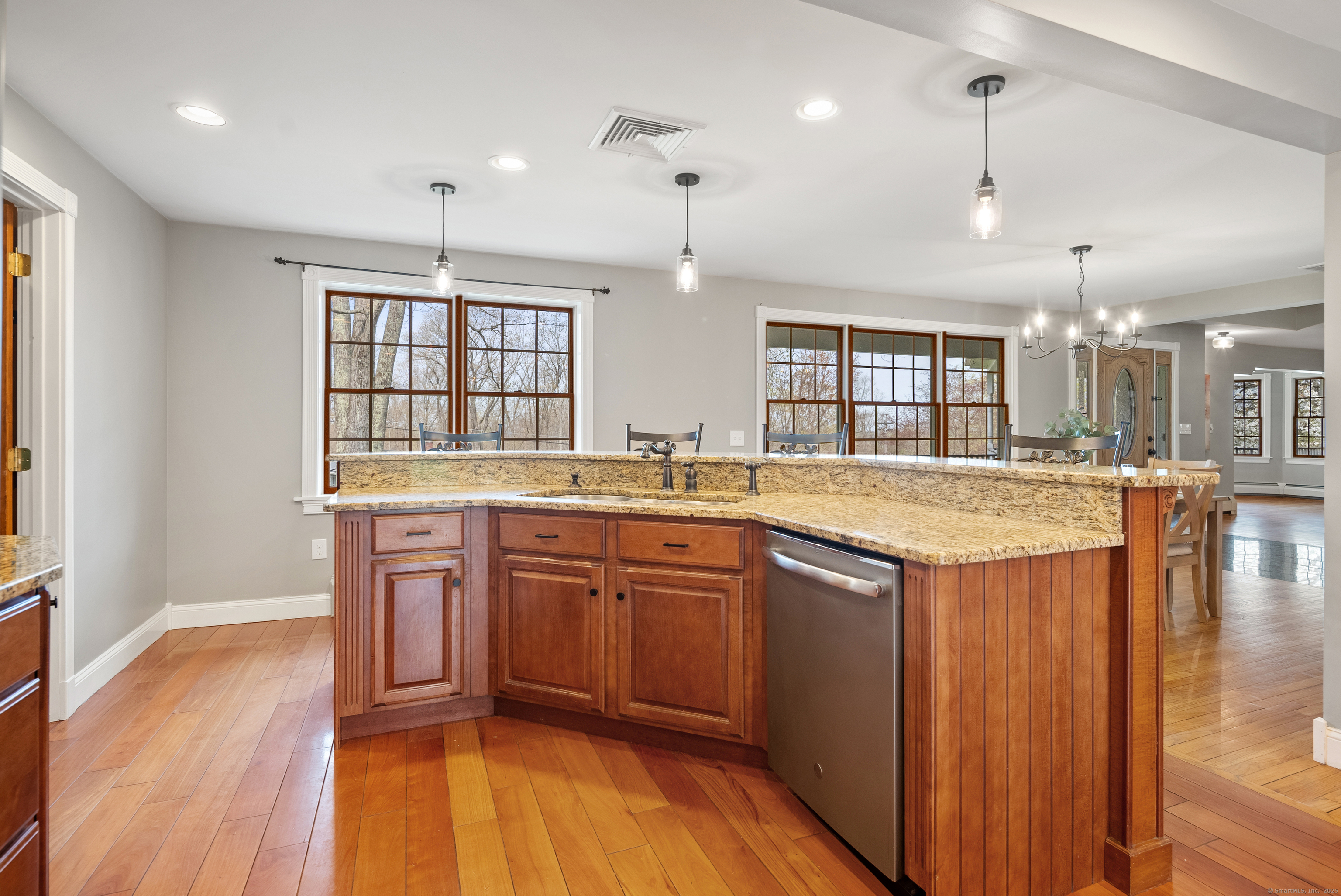 Somers, Connecticut, 06071, United States, 4 Bedrooms Bedrooms, ,4 BathroomsBathrooms,Residential,For Sale,1927442