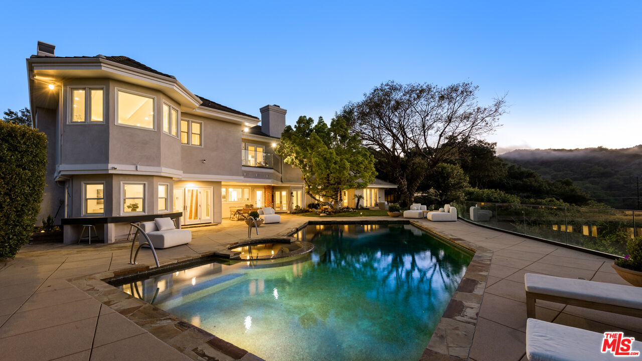 Los Angeles, California, 90049, United States, 5 Bedrooms Bedrooms, ,4 BathroomsBathrooms,Residential,For Sale,1889913