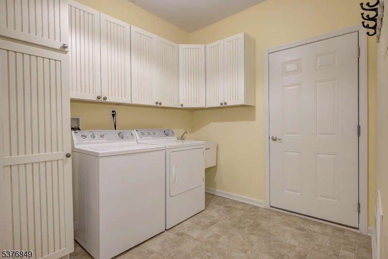 Franklin Twp., New Jersey, 08873, United States, 3 Bedrooms Bedrooms, ,2 BathroomsBathrooms,Residential,For Sale,1926291