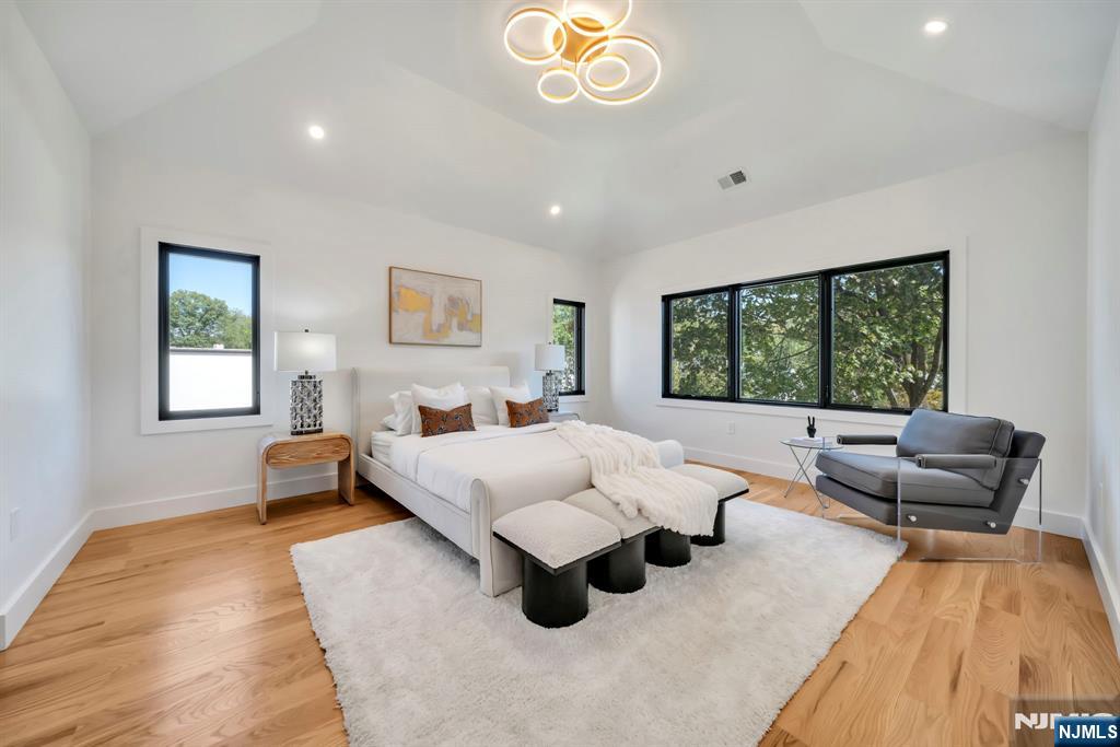 Northvale, New Jersey, 07647, United States, 6 Bedrooms Bedrooms, ,6 BathroomsBathrooms,Residential,For Sale,2003296